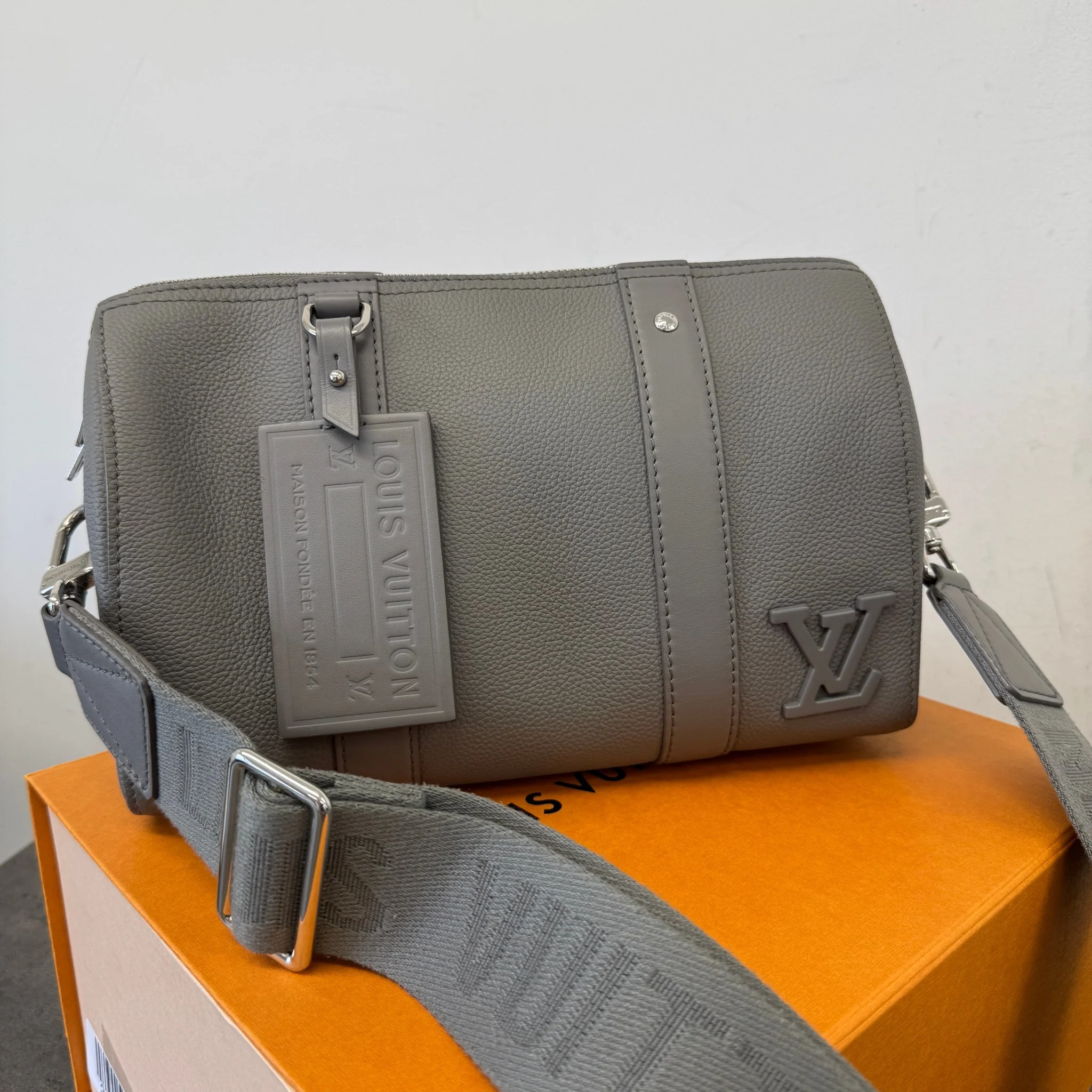 Men's Aerogram City Keepall Crossbody Bag Grey - Image 12