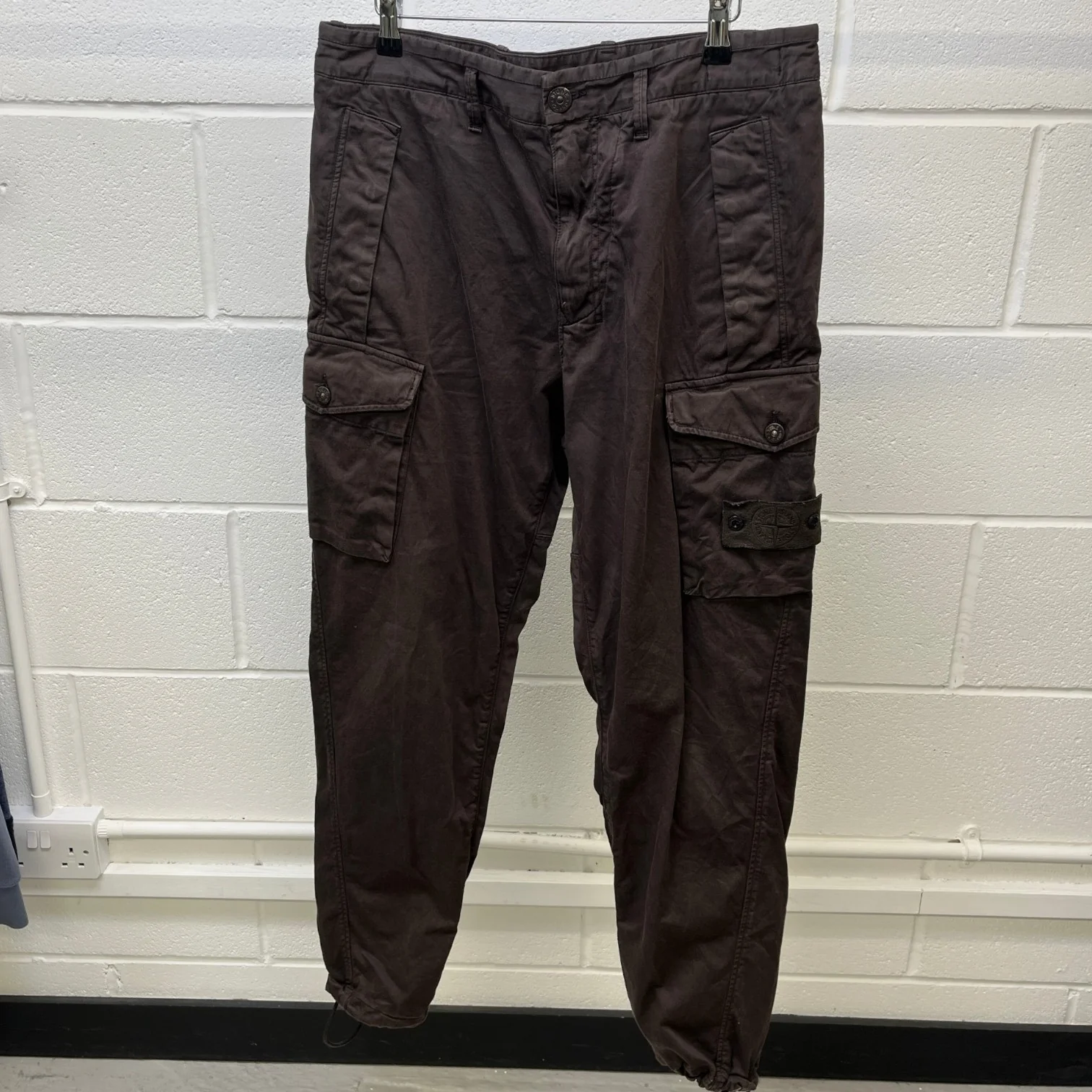 Men's Applique Logo Ghost Cargos Brown Size Waist 32" - Image 12