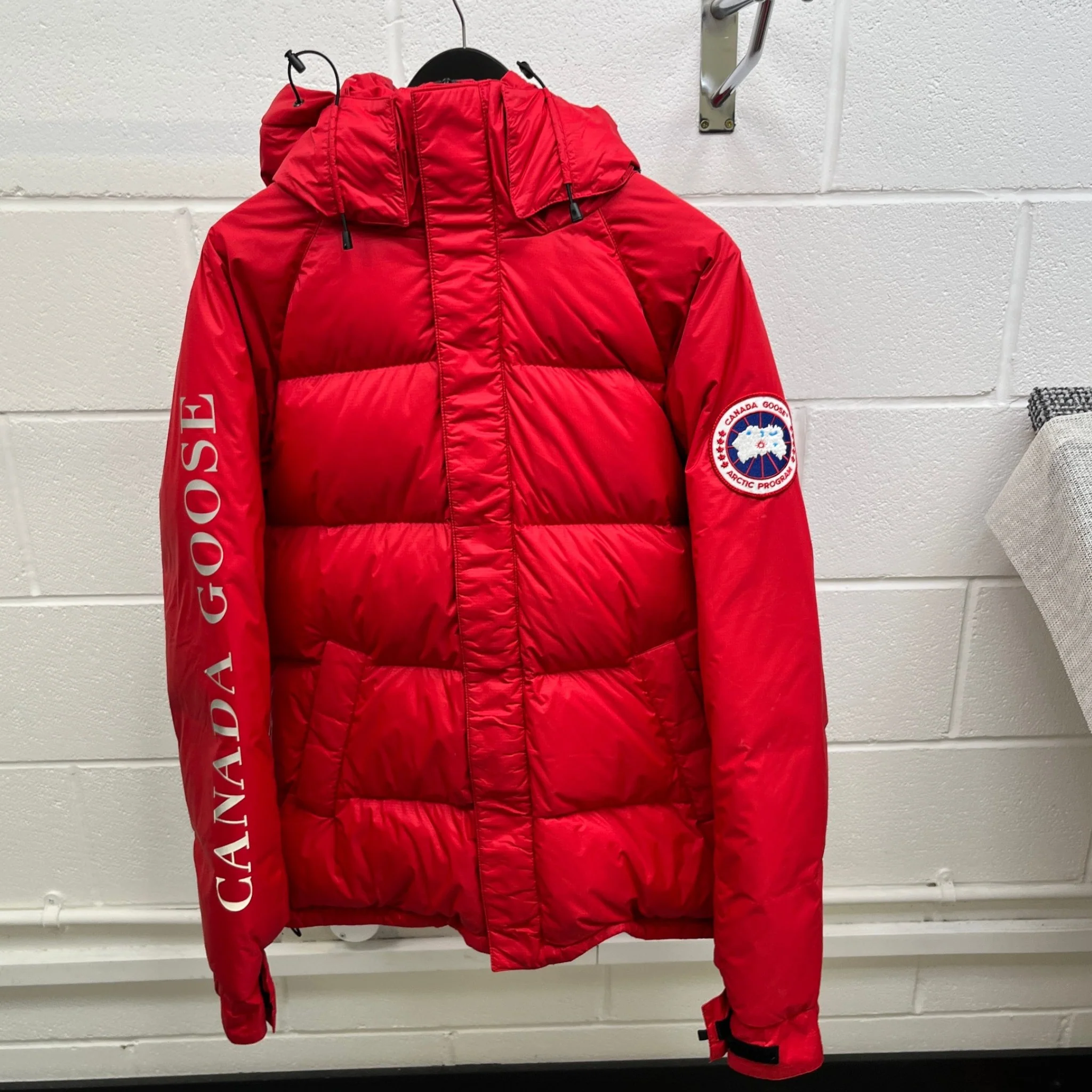 Men's Approach Down Jacket Red Size M - Image 8