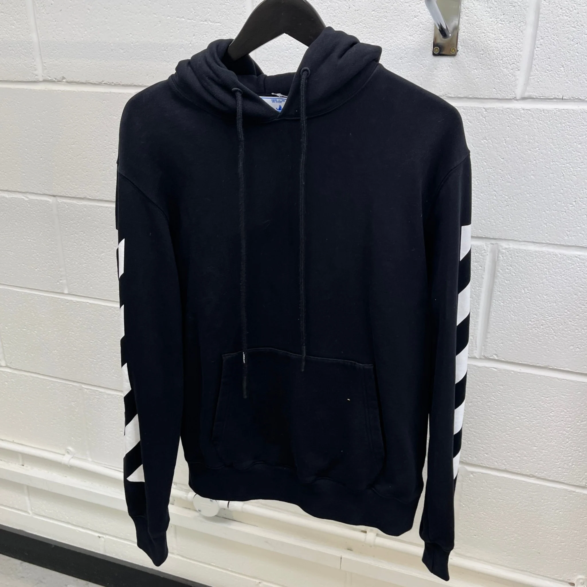 Men's Arrow Logo Hoodie Black Size S - Image 7