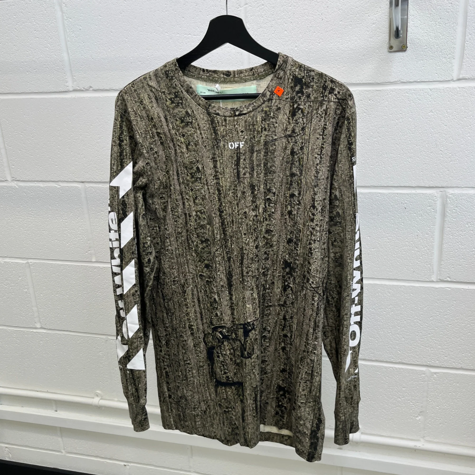 Men's Arrow Logo Long Sleeve T-Shirt Khaki Size M - Image 8