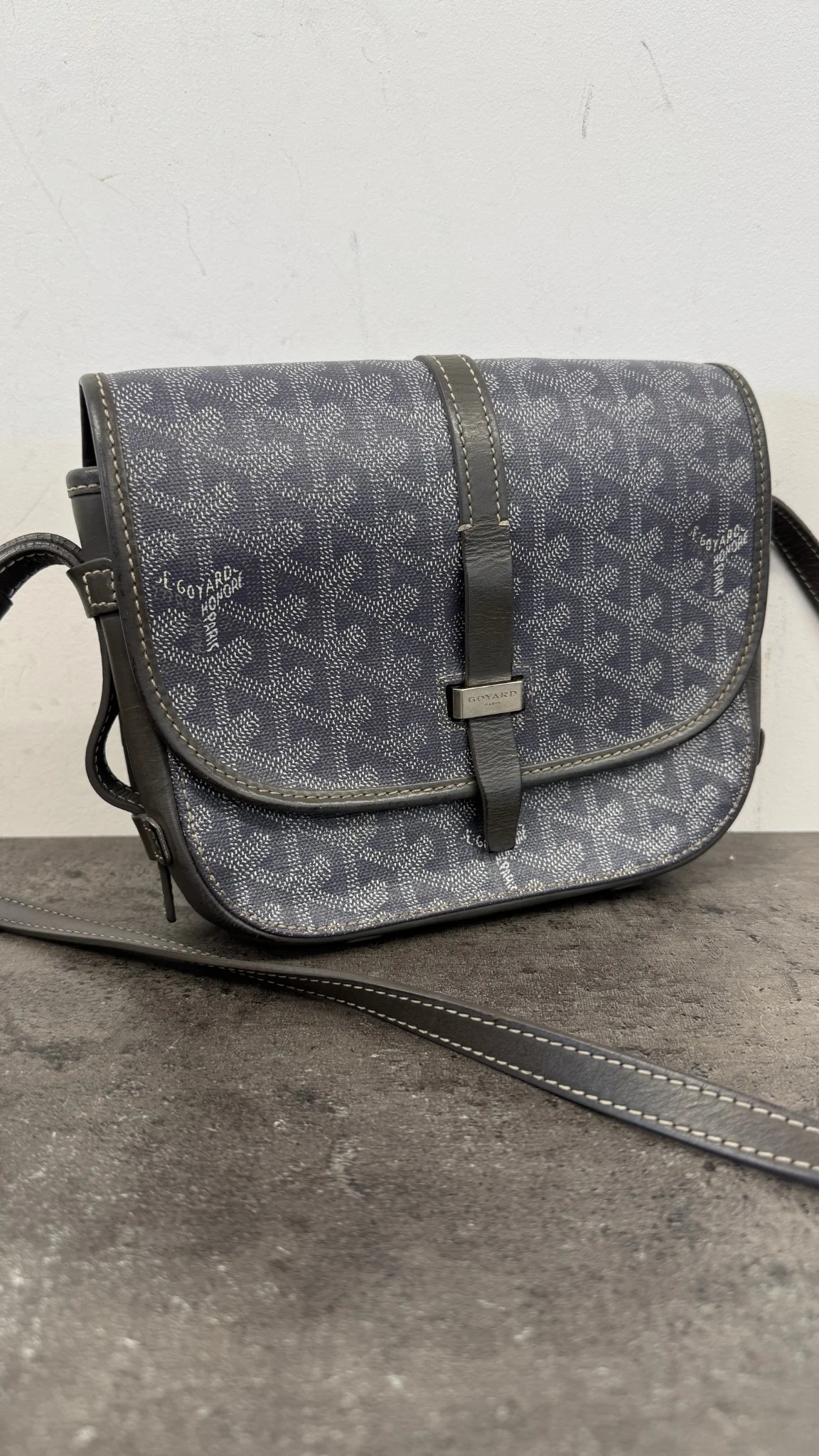 Men's Belvedere Pm Messenger Bag Grey - Image 12