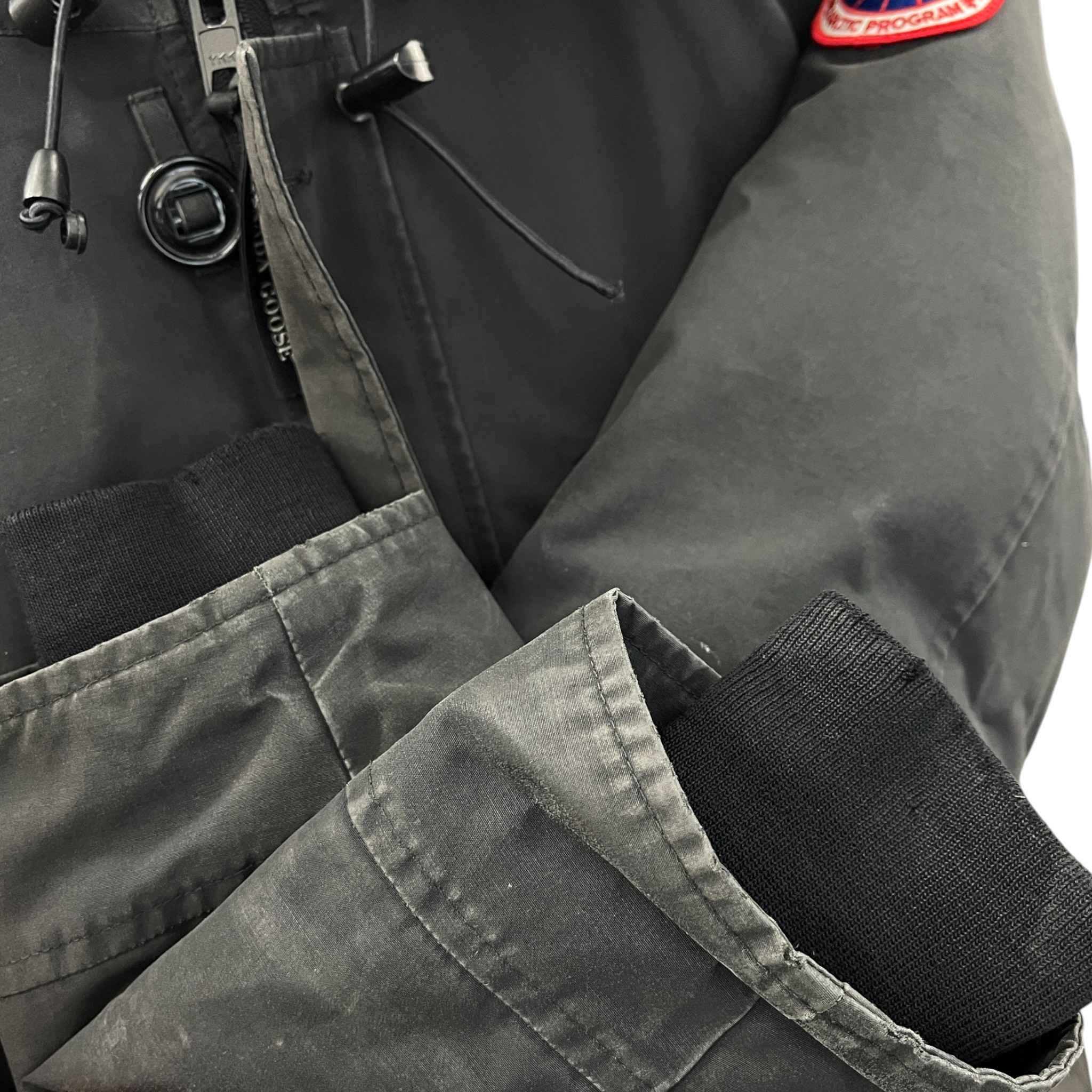 Men's Chateau Parka Down Jacket Black Size M - Image 9