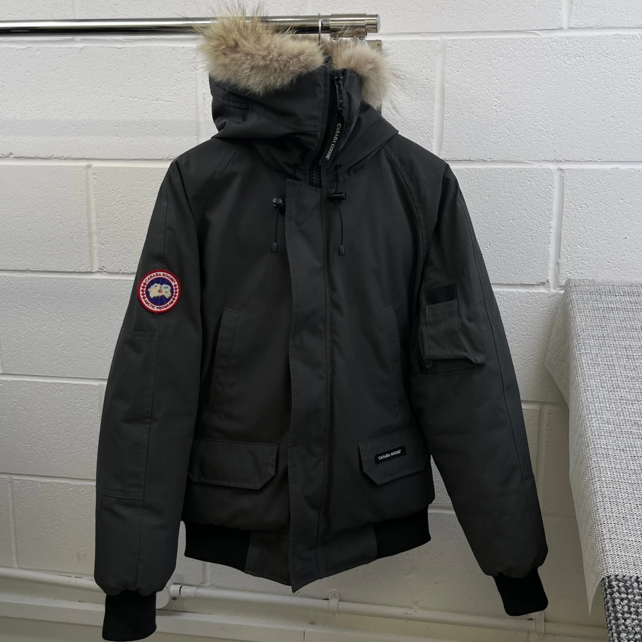 Men's Chilliwack Bomber Down Jacket Grey Size S - Image 15