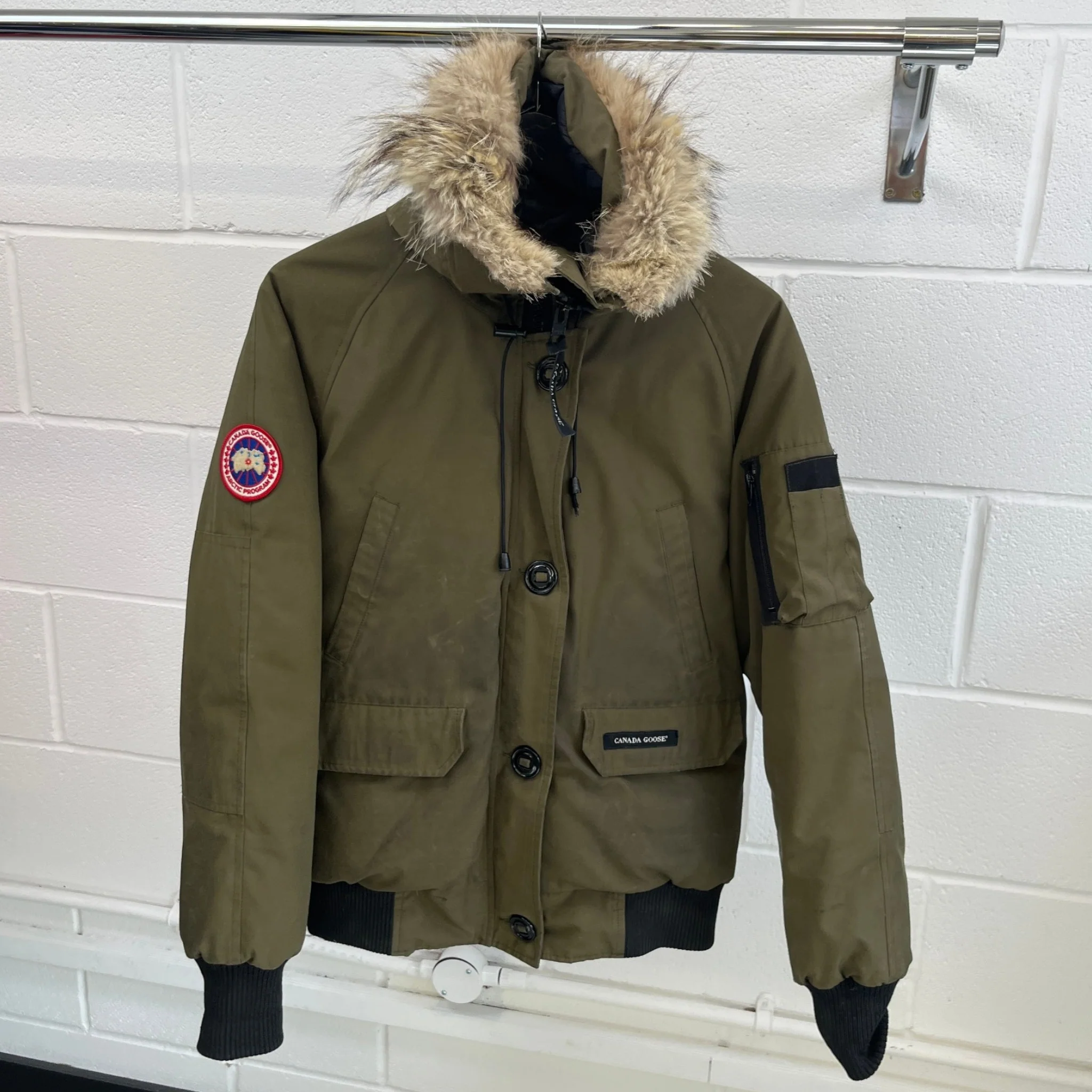 Men's Chilliwack Bomber Down Jacket Khaki Size L - Image 9