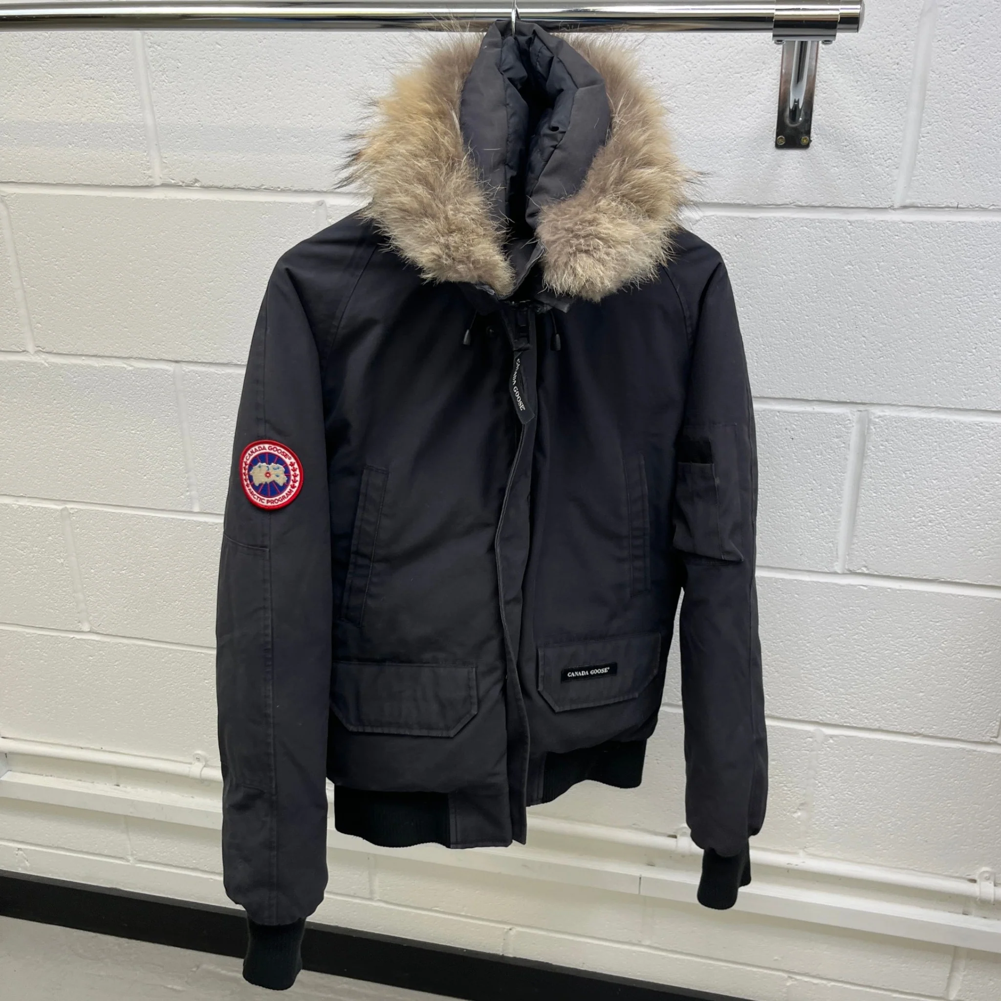 Men's Chilliwack Bomber Down Jacket Navy Size M - Image 9
