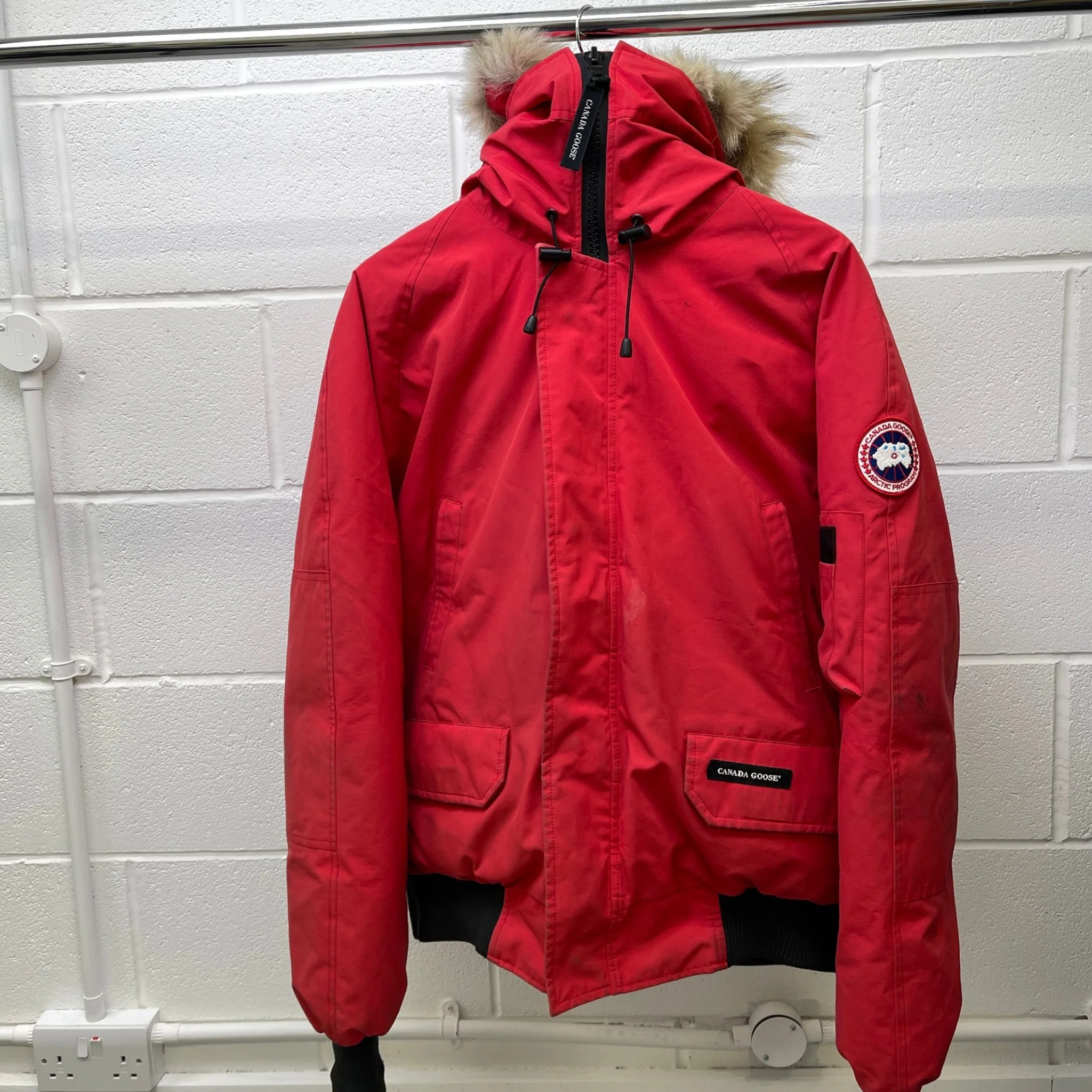 Men's Chilliwack Bomber Down Jacket Red Size L - Image 10