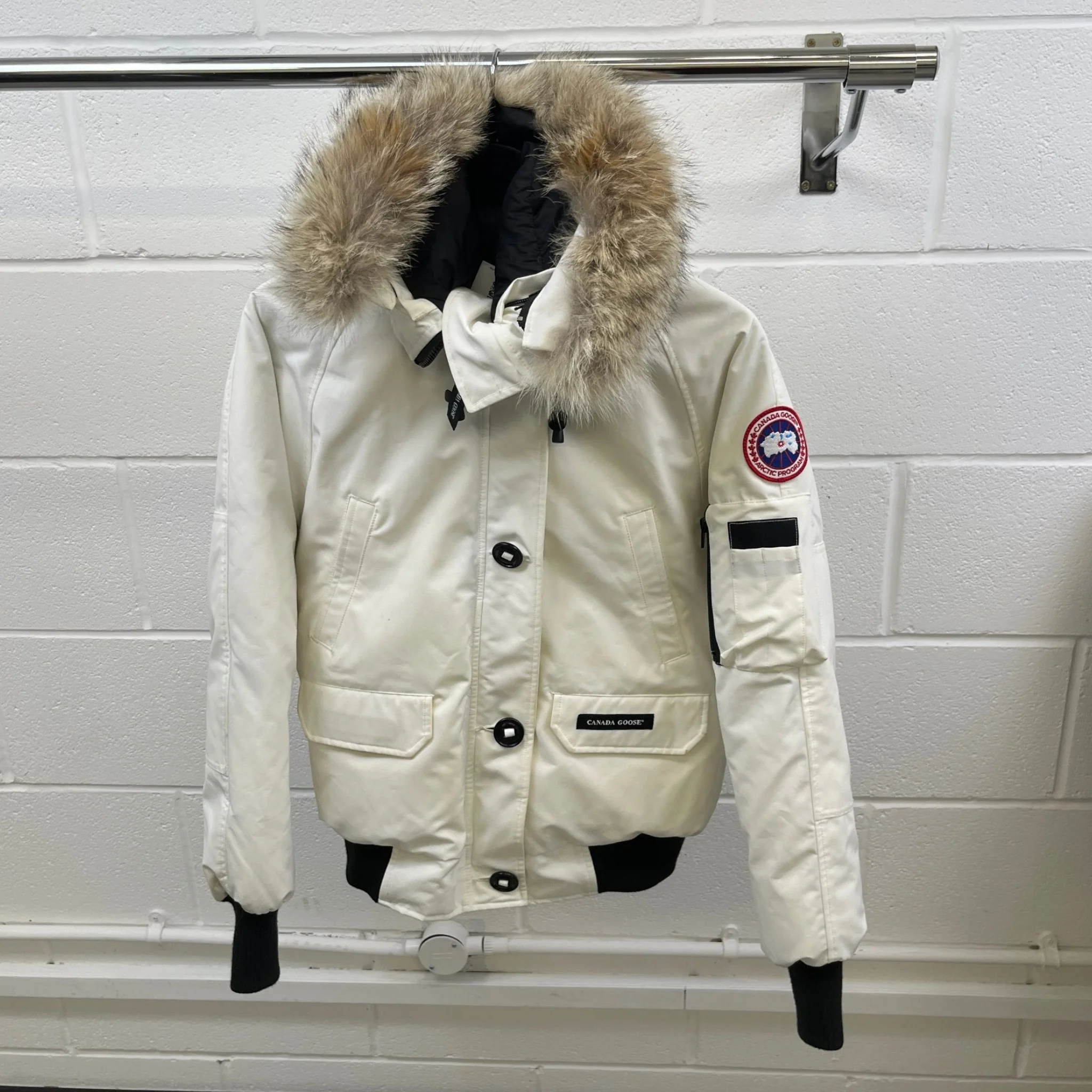 Men's Chilliwack Bomber Down Jacket White Size M - Image 9