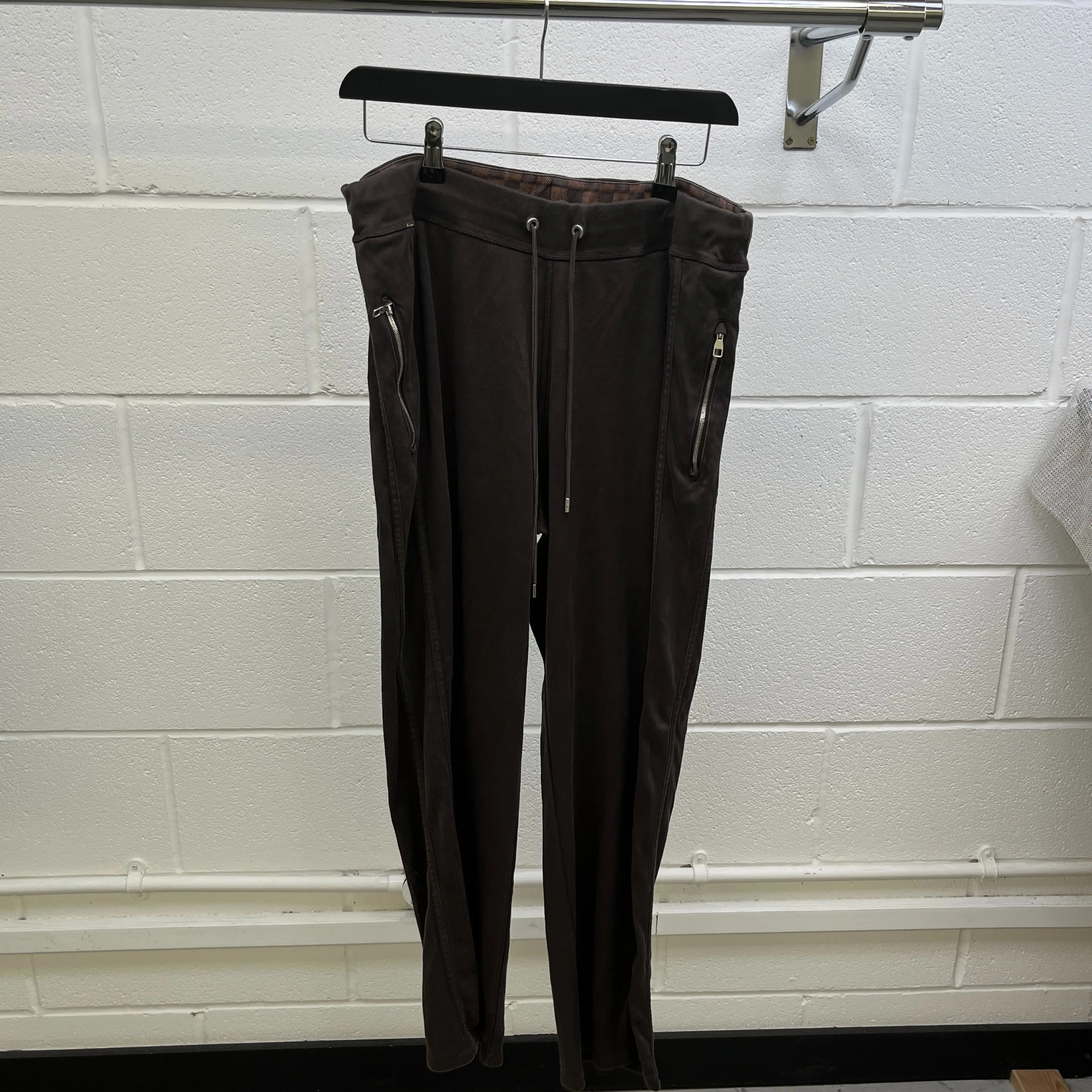 Men's Damier Ebene Lv Embossed Joggers Brown Size XL - Image 10