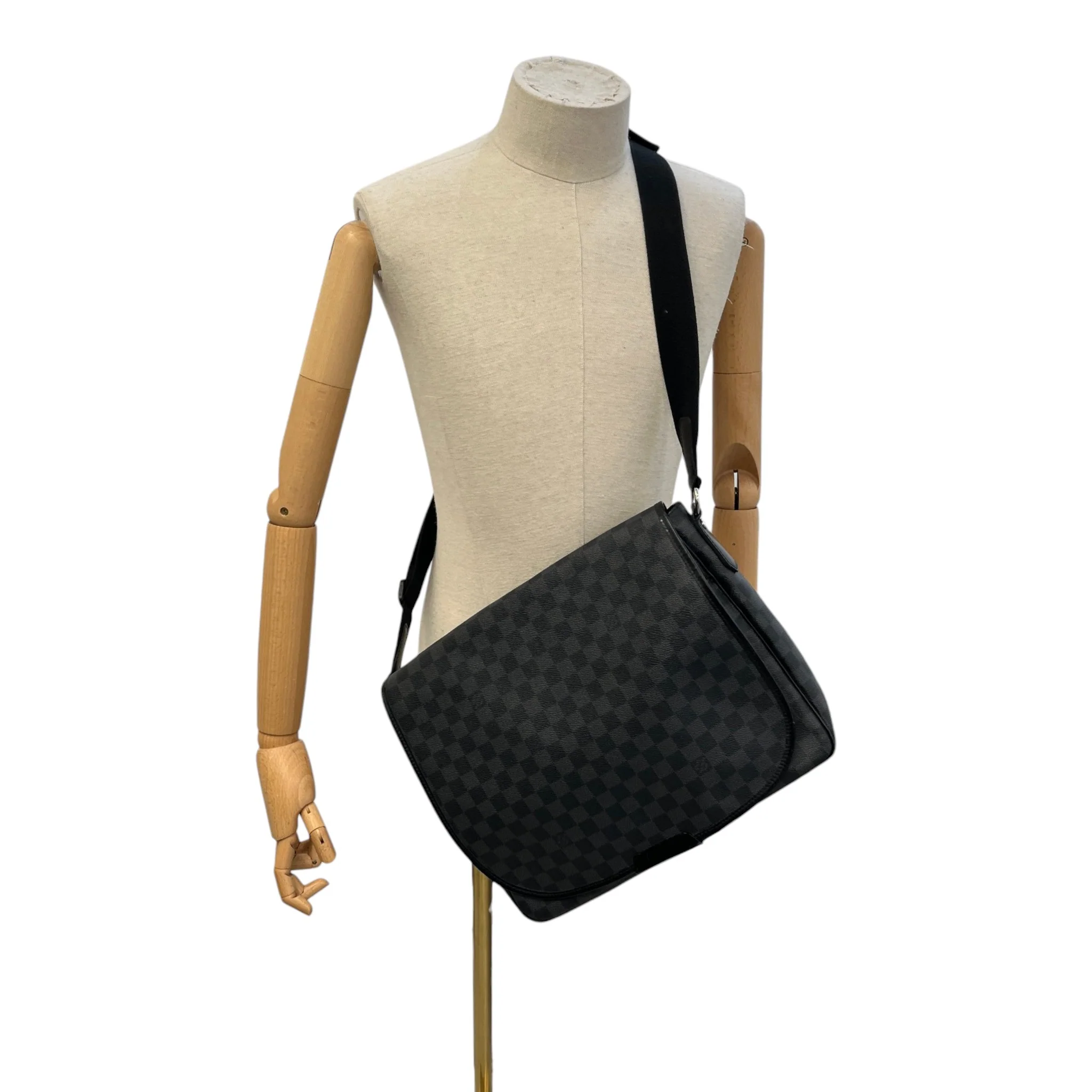 Men's Damier Graphite Daniel Mm Messenger Bag Black - Image 2
