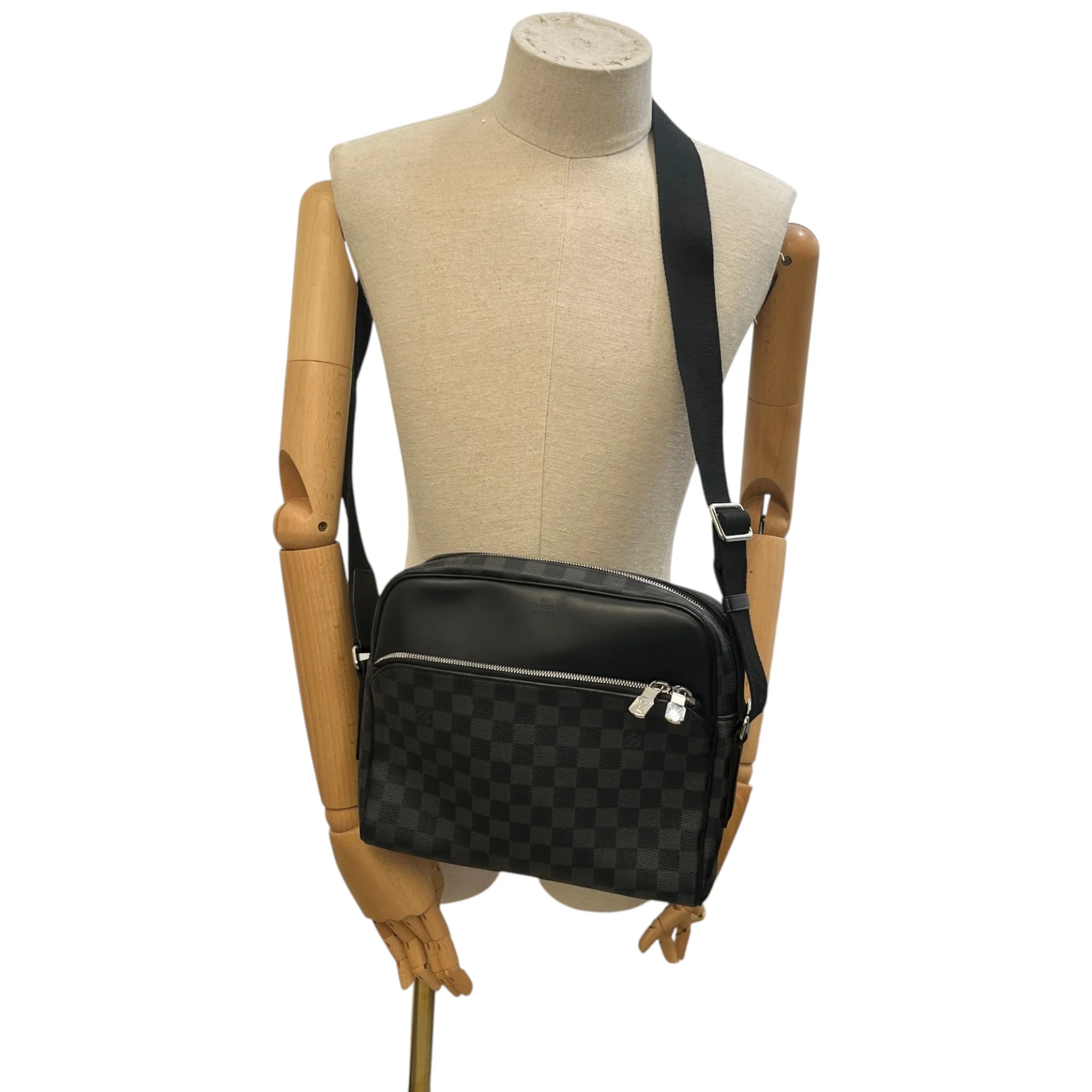 Men's Damier Graphite Dayton Reporter Pm Messenger Bag Black - Image 2