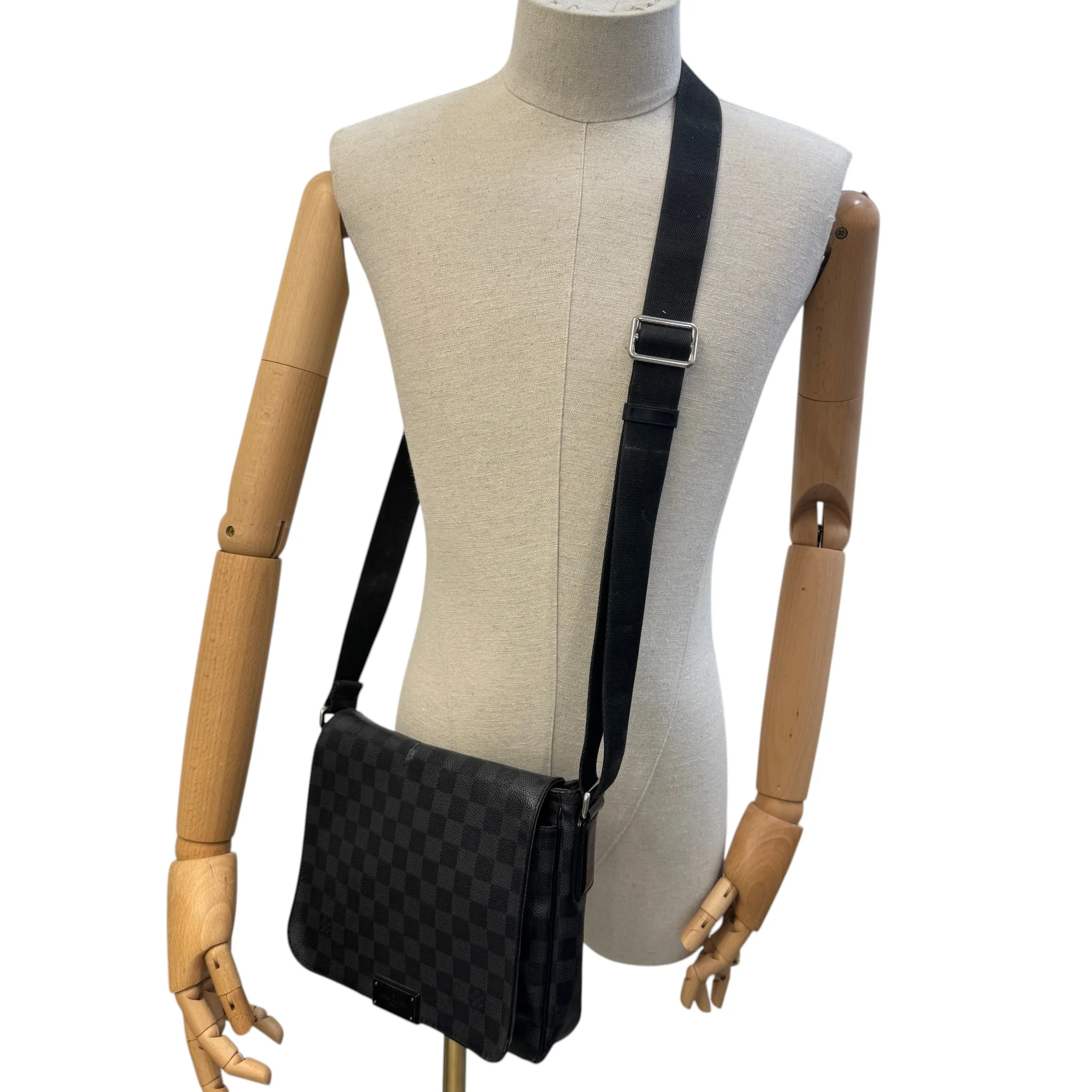 Men's Damier Graphite District Pm Messenger Bag Black - Image 2