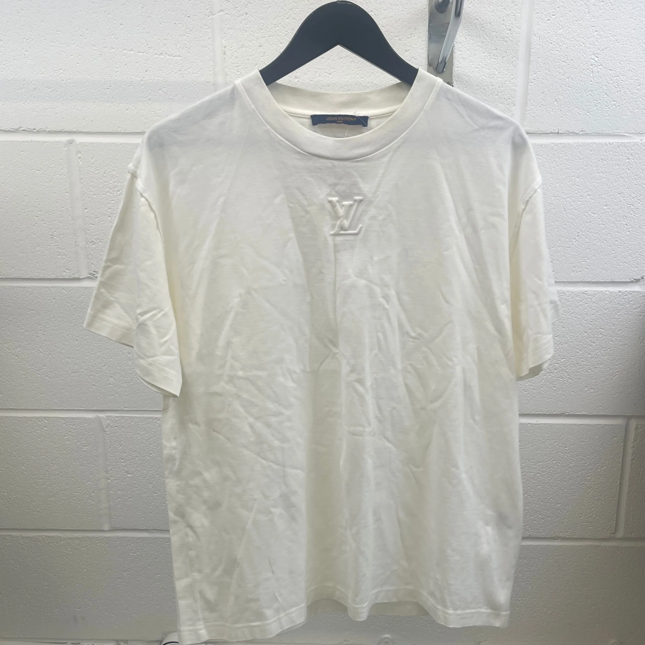 Men's Embossed Lv T-Shirt White Size M - Image 10