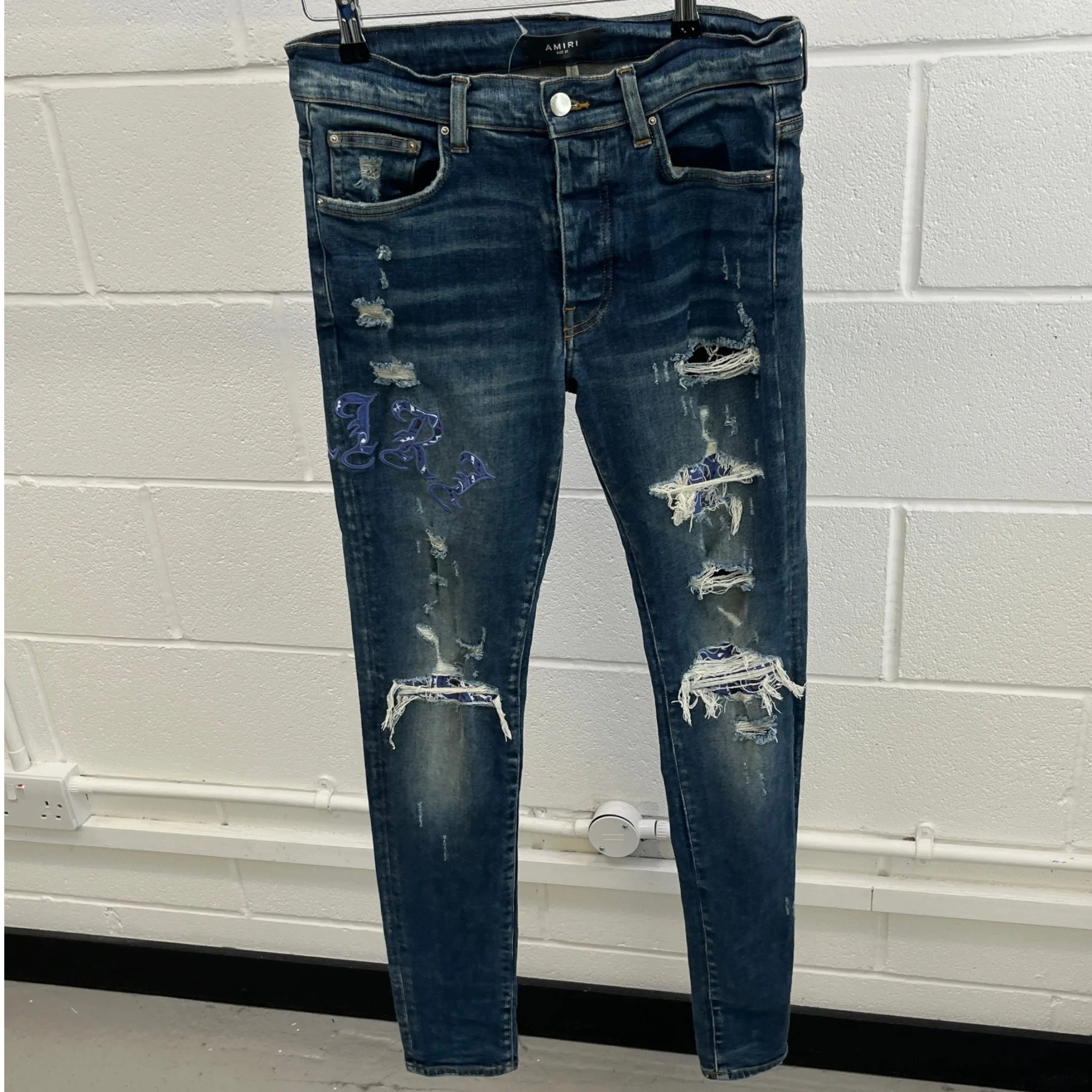 Men's Embroidered Logo Jeans Blue Size Waist 31" - Image 9