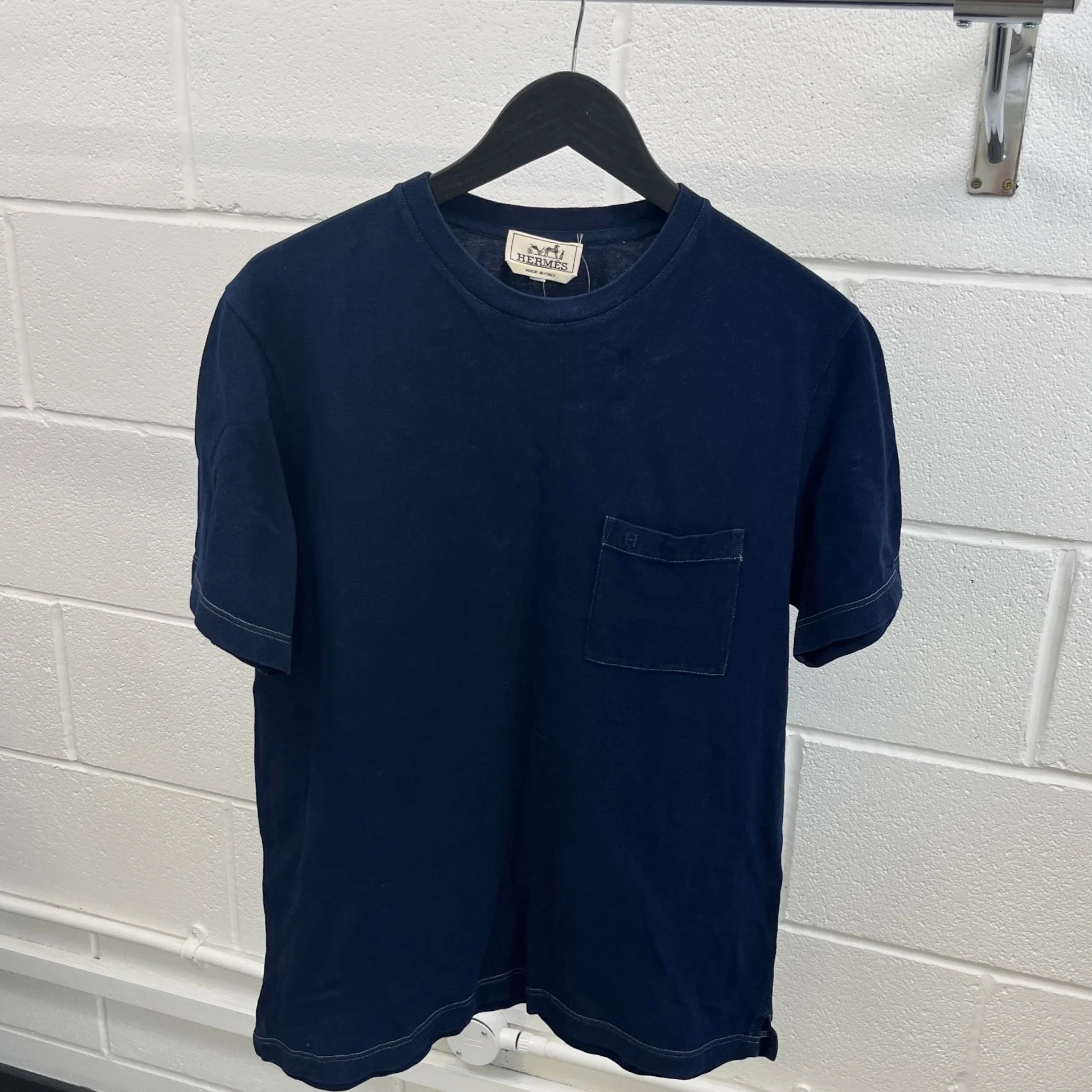 Men's Embroidered Logo T-Shirt Navy Size L - Image 9