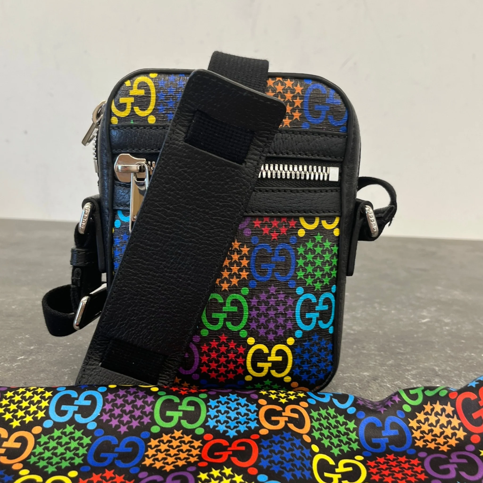 Men's Gg Psychedelic Messenger Bag Black - Image 12