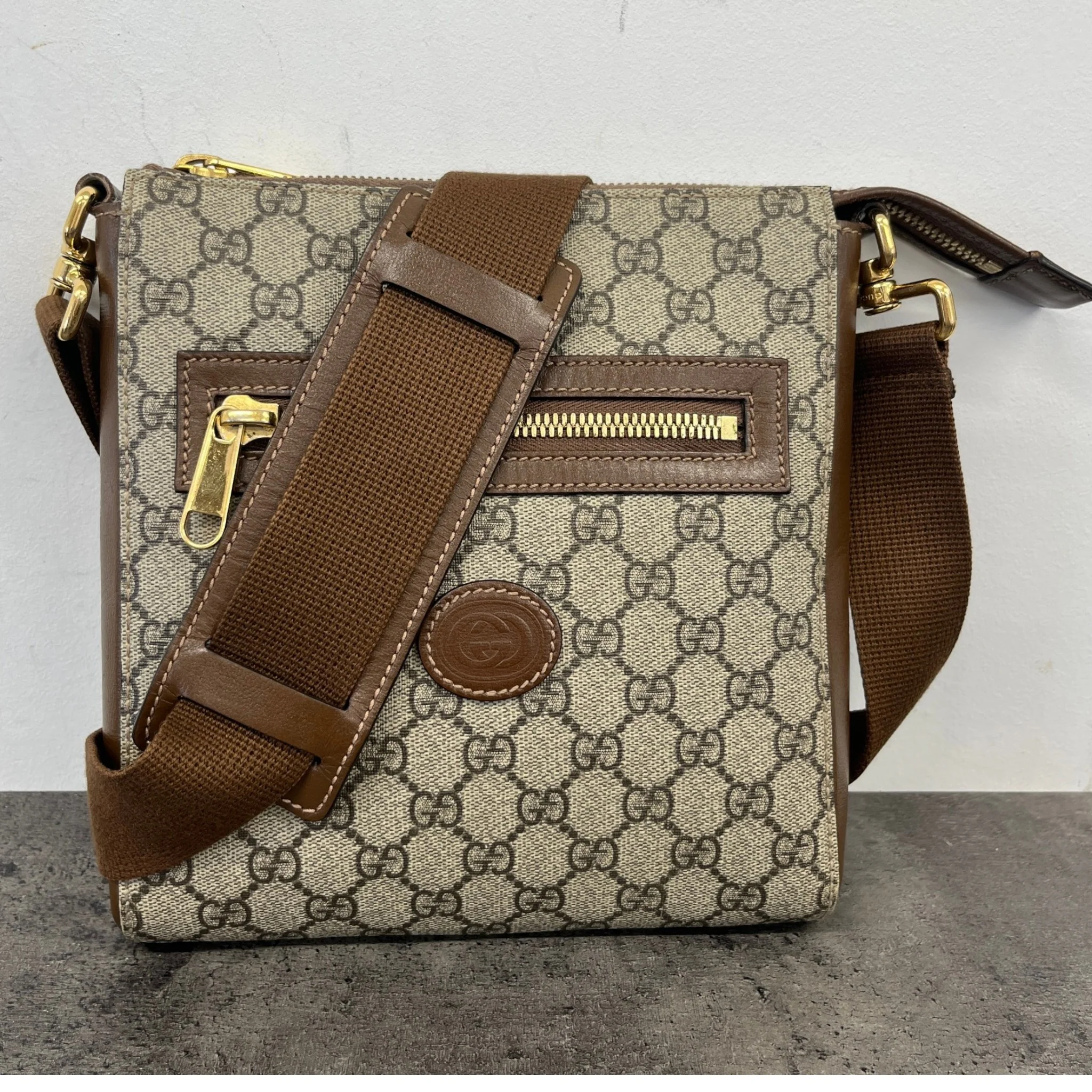 Men's Gg Supreme Messenger Bag Beige - Image 11