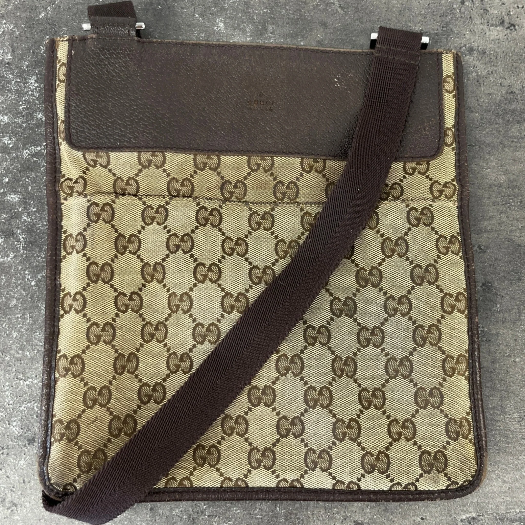 Men's Gg Supreme Messenger Bag Beige - Image 11