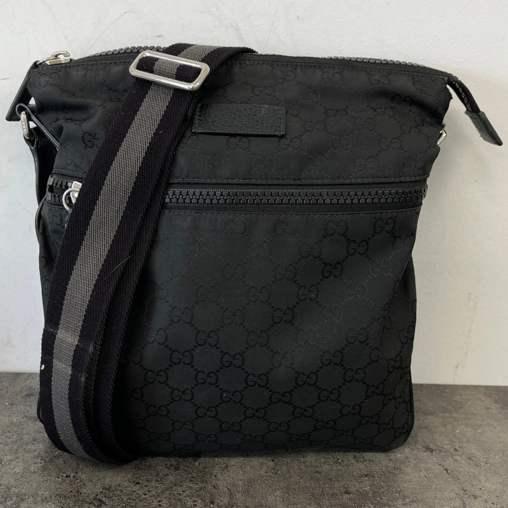 Men's Gg Supreme Messenger Bag Black - Image 8