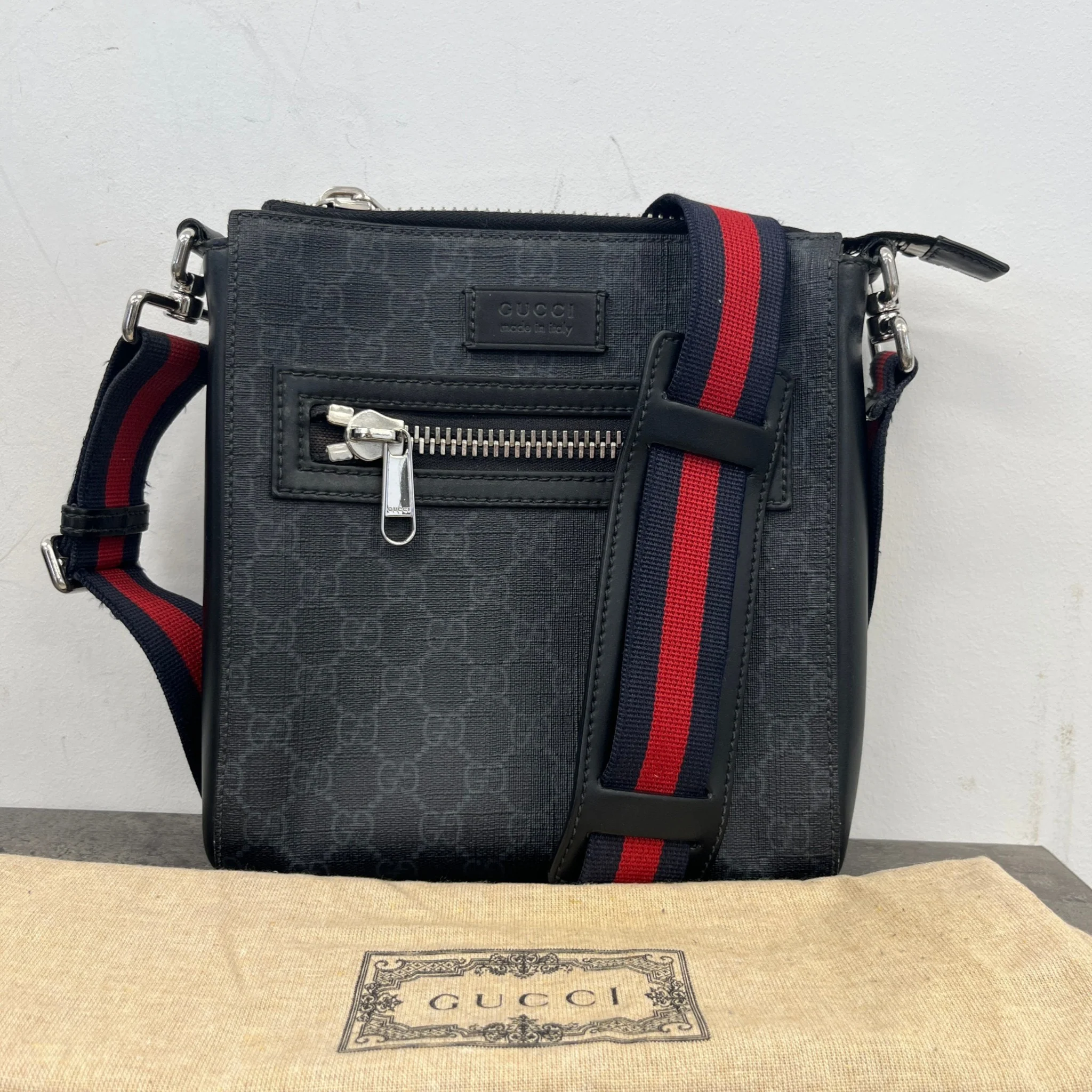 Men's Gg Supreme Messenger Bag Black - Image 12