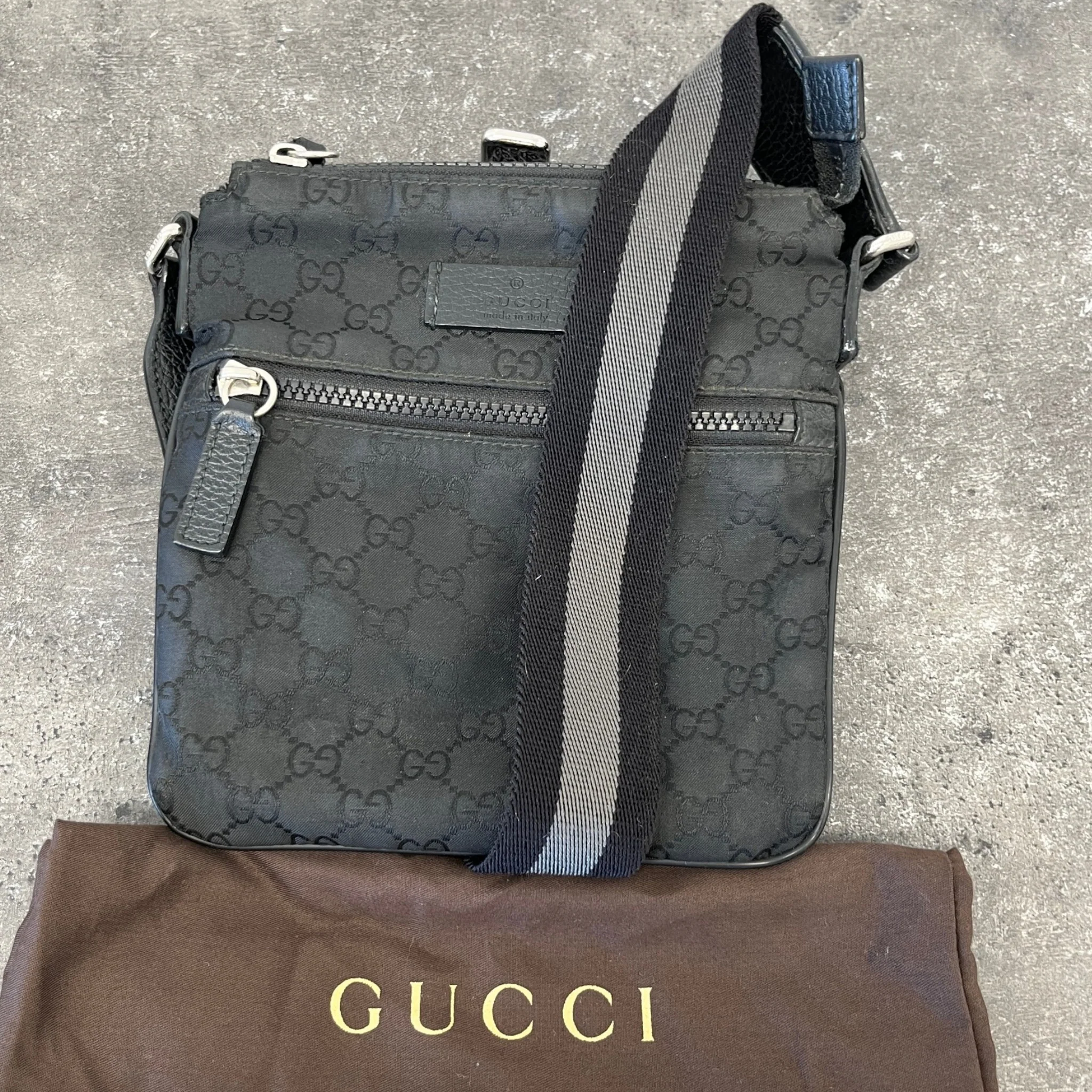 Men's Gg Supreme Messenger Bag Black - Image 10