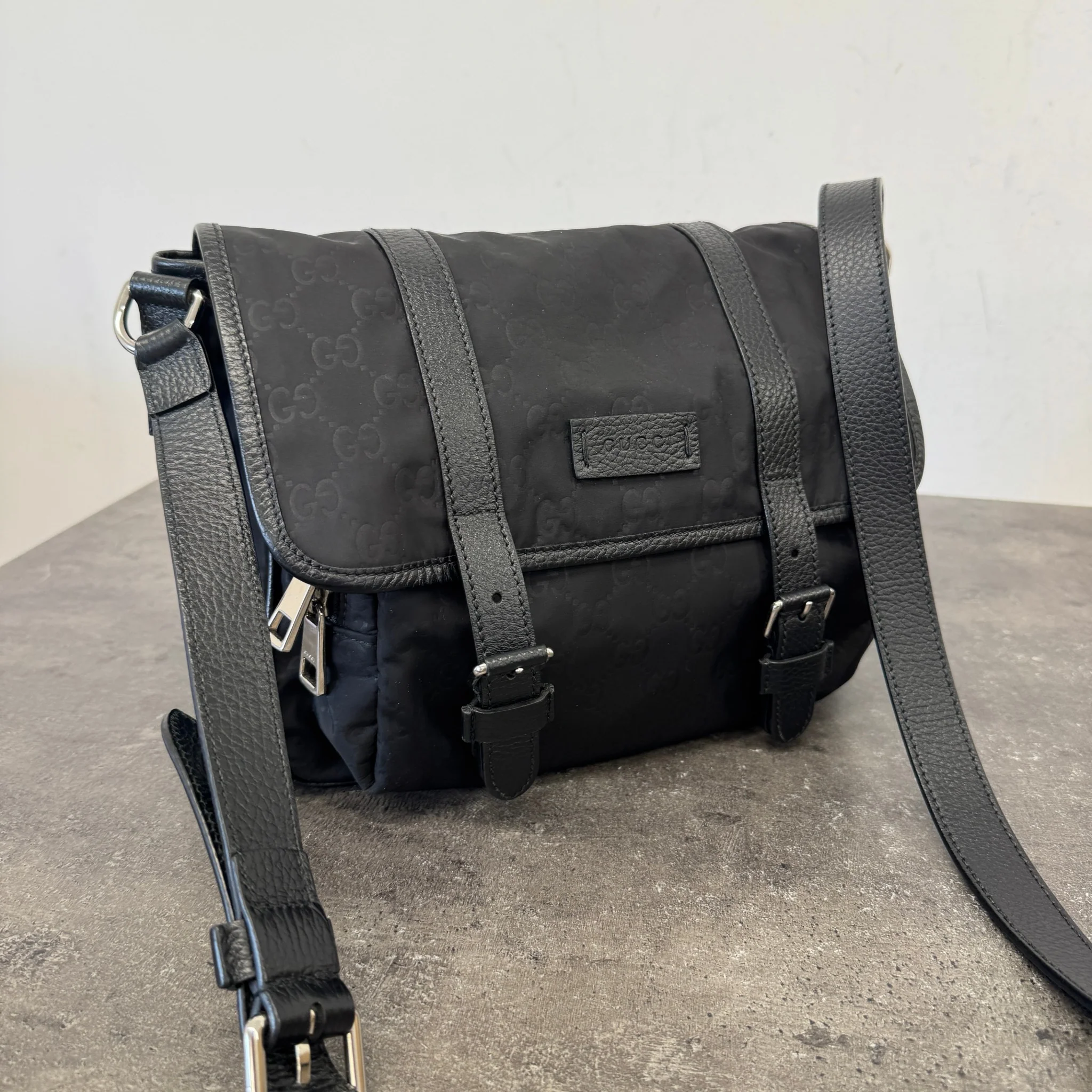 Men's Gg Supreme Messenger Bag Black - Image 10