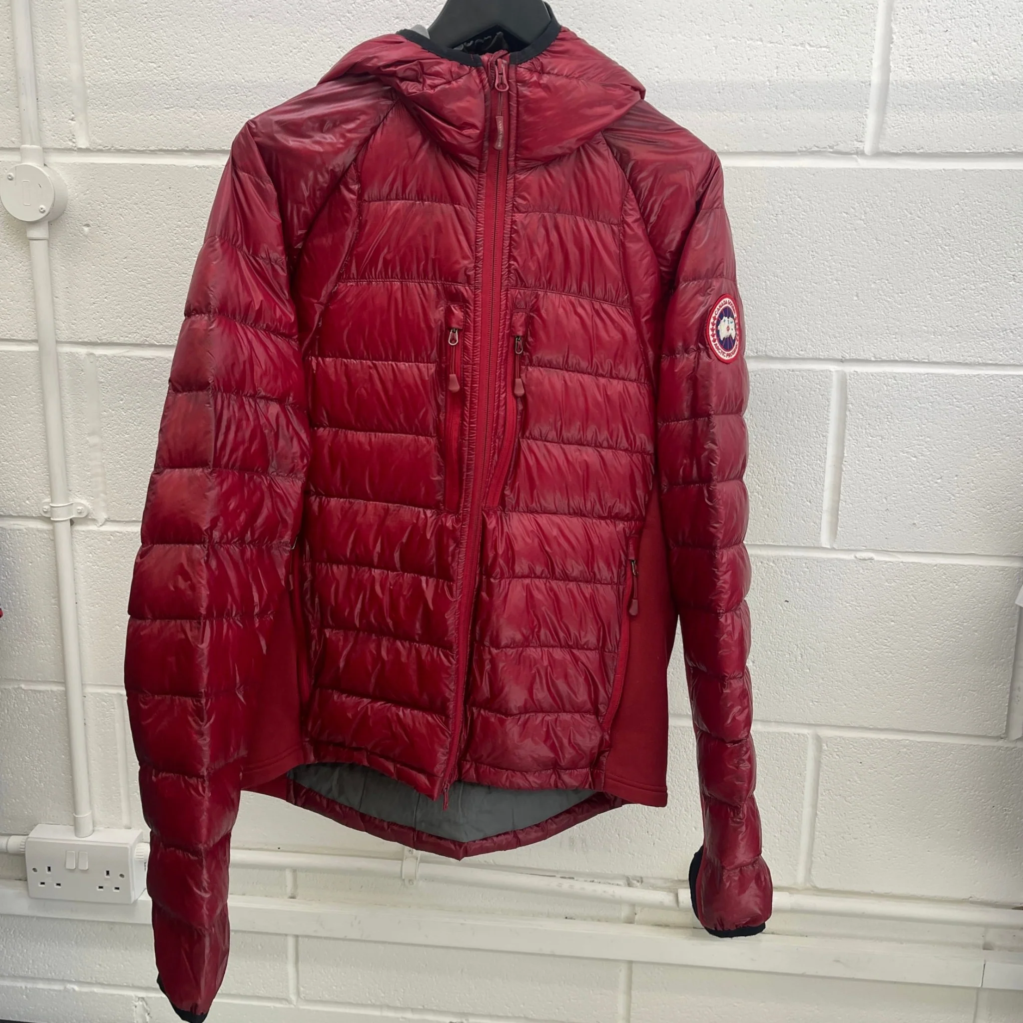 Men's Hybridge Lite Down Jacket Red Size L - Image 10