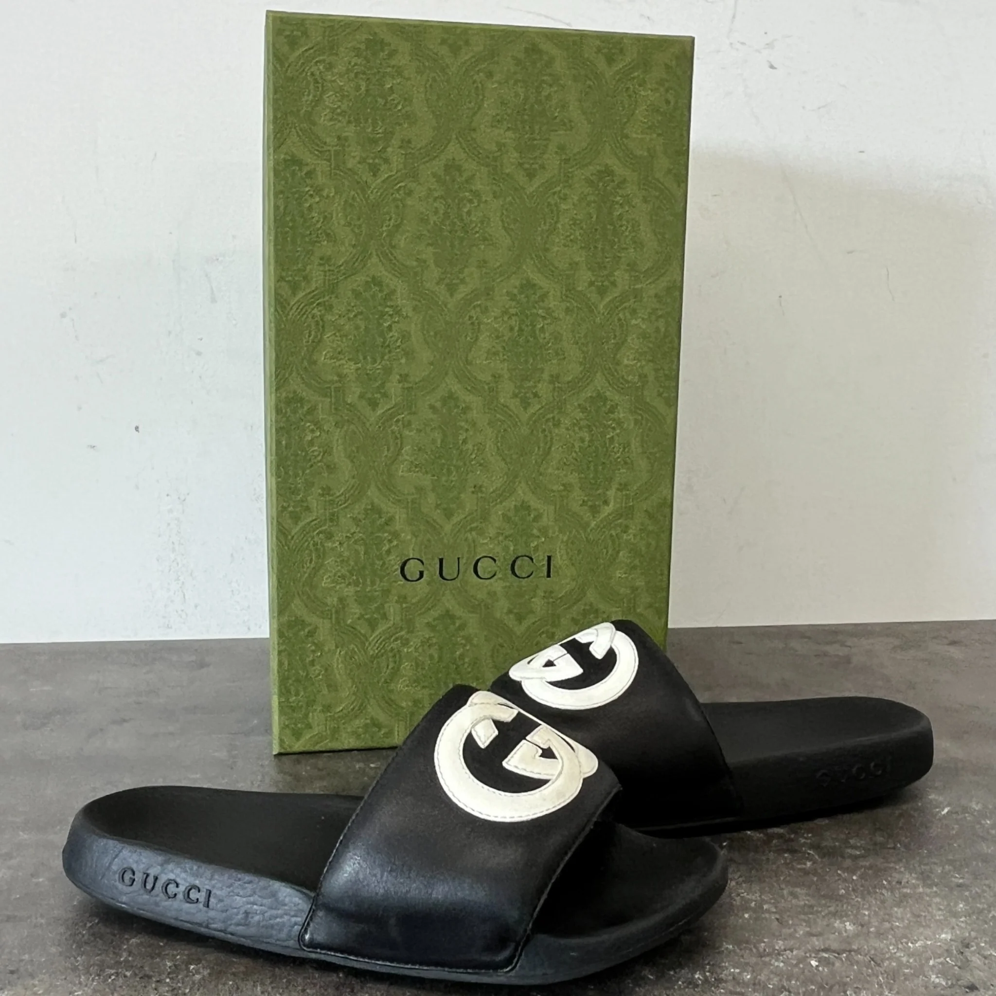 Men's Interlocking G Slides Black Size EU 40 / UK 6 - Image 11