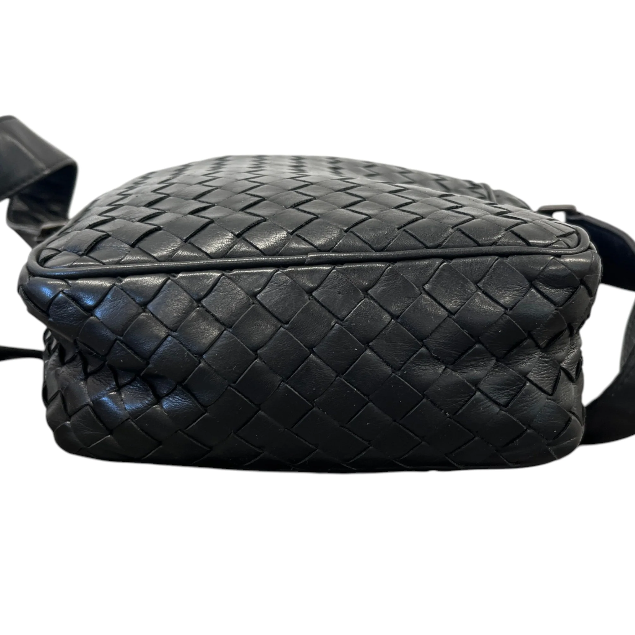 Men's Intrecciato Messenger Bag Black - Image 10