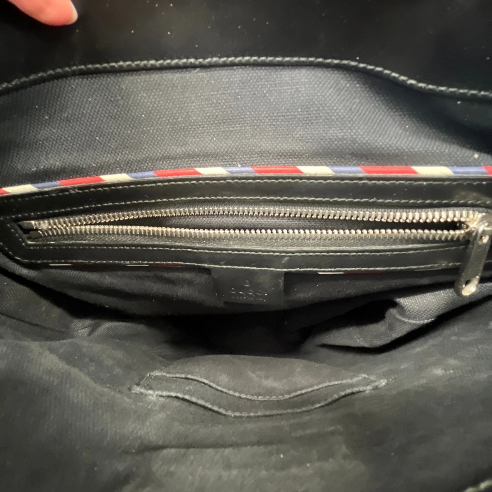 Men's Large Gg Supreme Night Messenger Bag Black - Image 9
