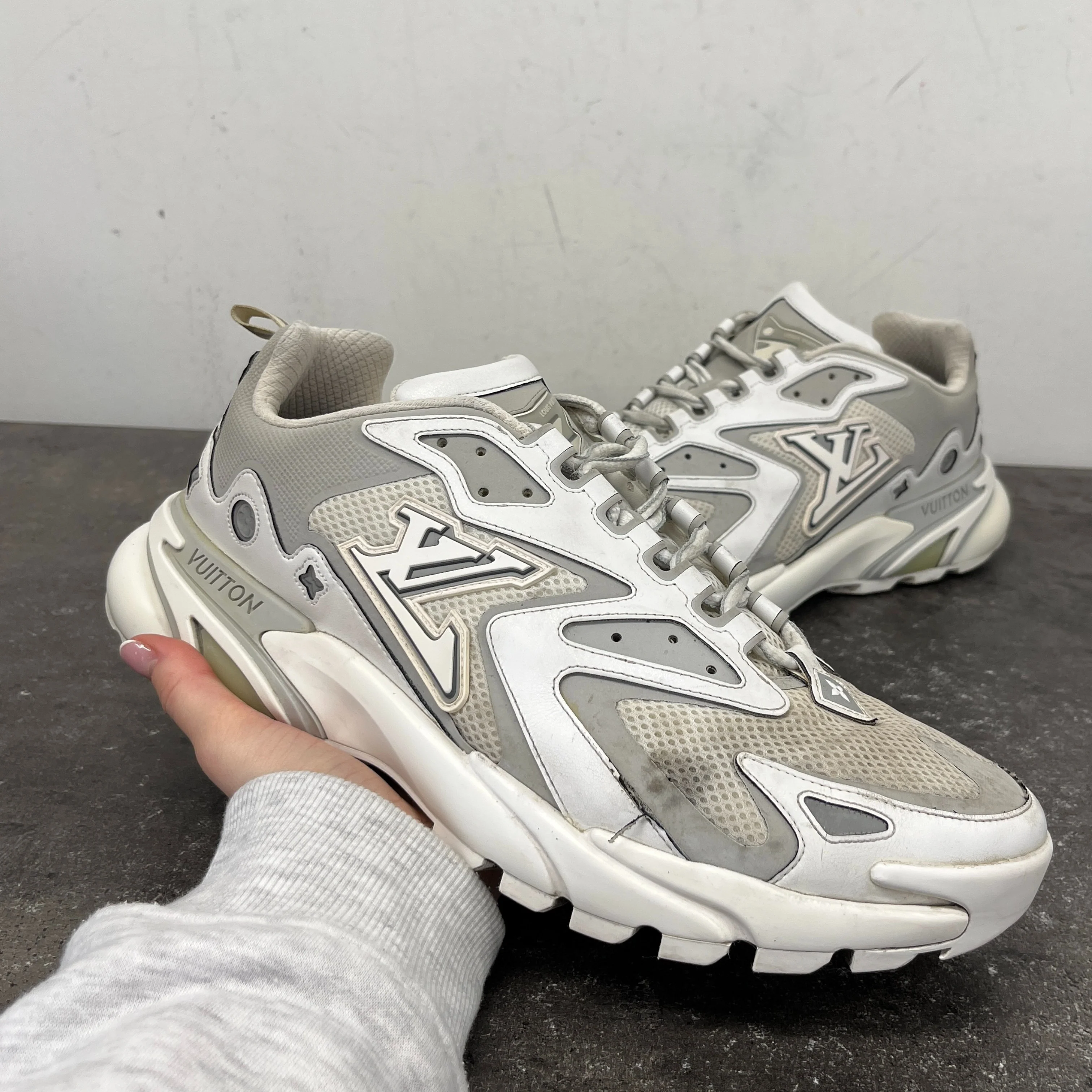 Men's Lv Runner Tatic Low Trainers White Size EU 43 / UK 9 - Image 13