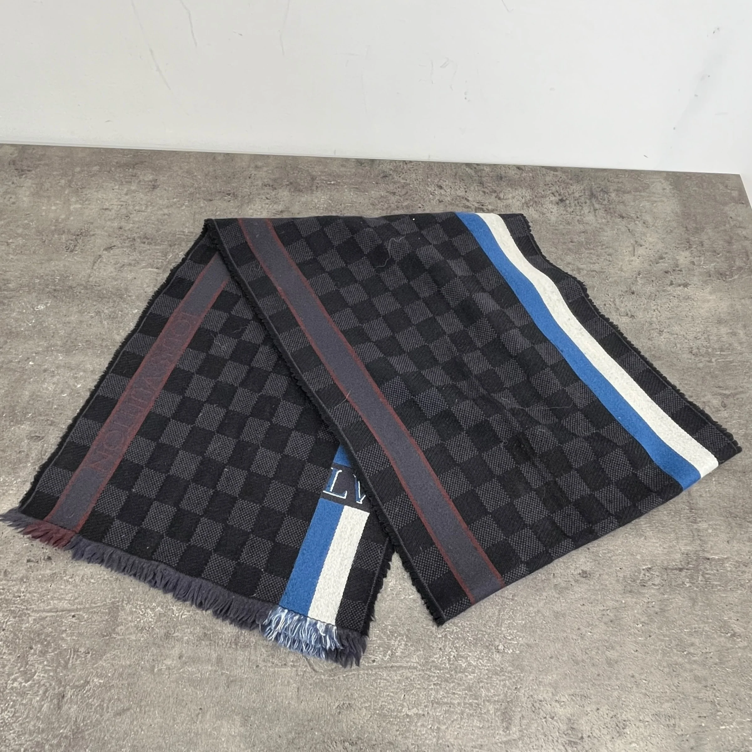 Men's Lv Scarf Navy - Image 7
