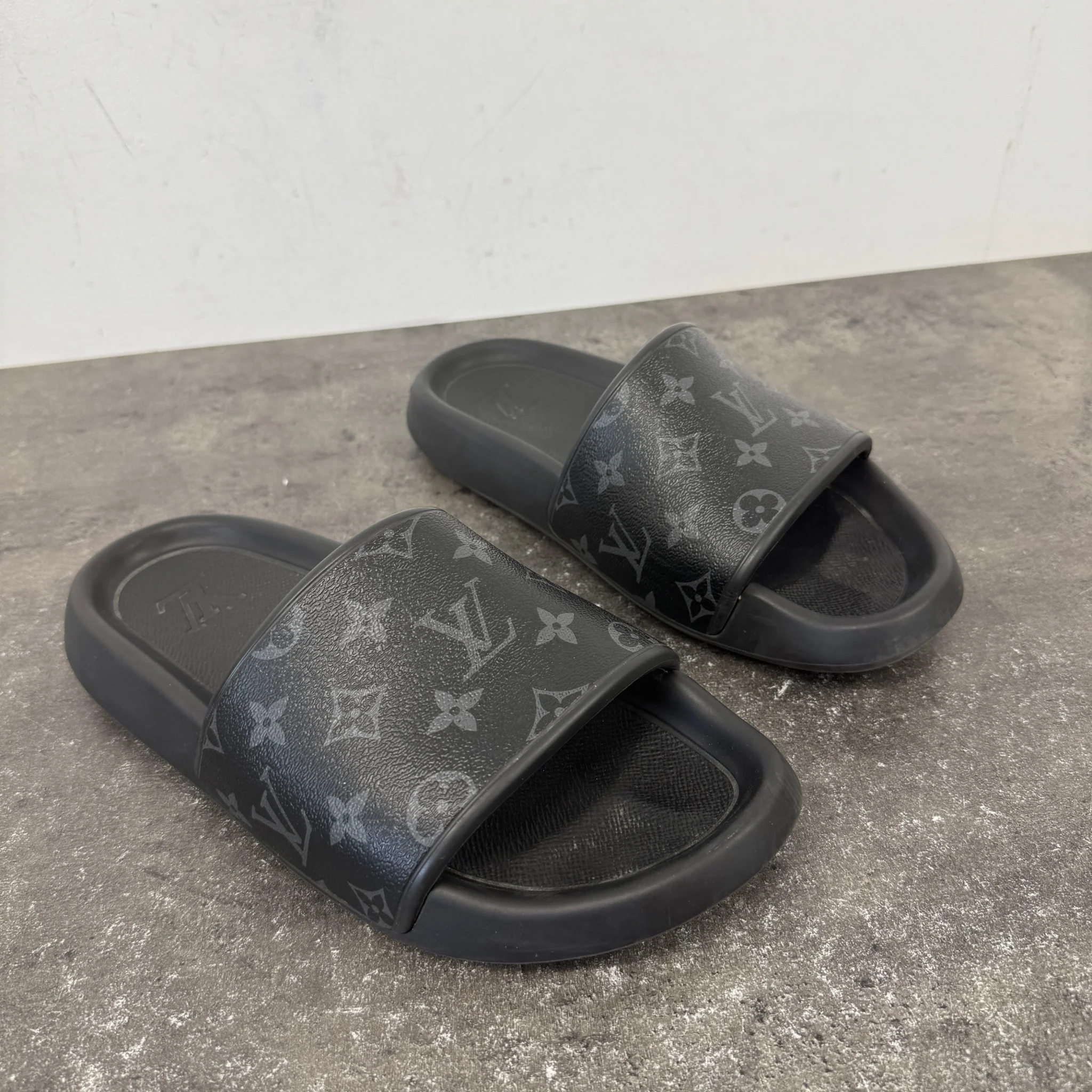 Men's Monogram Eclipse Slides Black Size EU 41 / UK 7 - Image 11