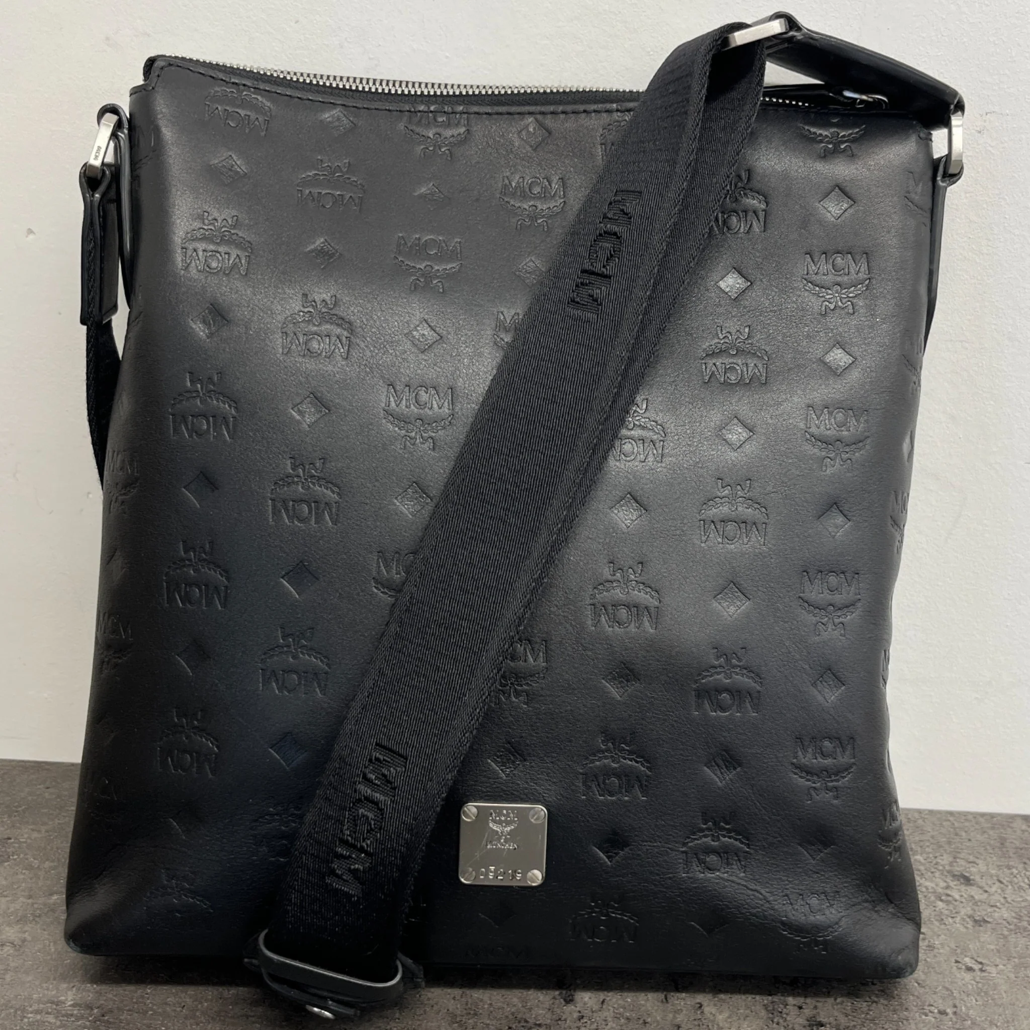 Men's Monogram Logo Messenger Bag Black - Image 13