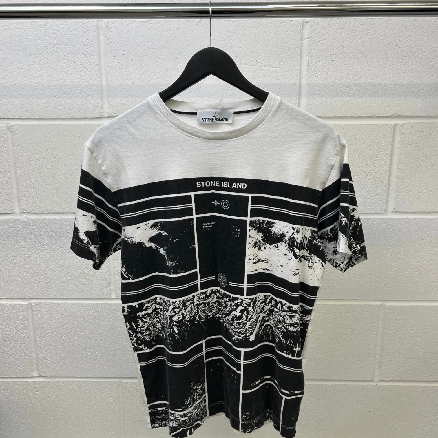Men's Mural Printed T-Shirt White Size M - Image 9