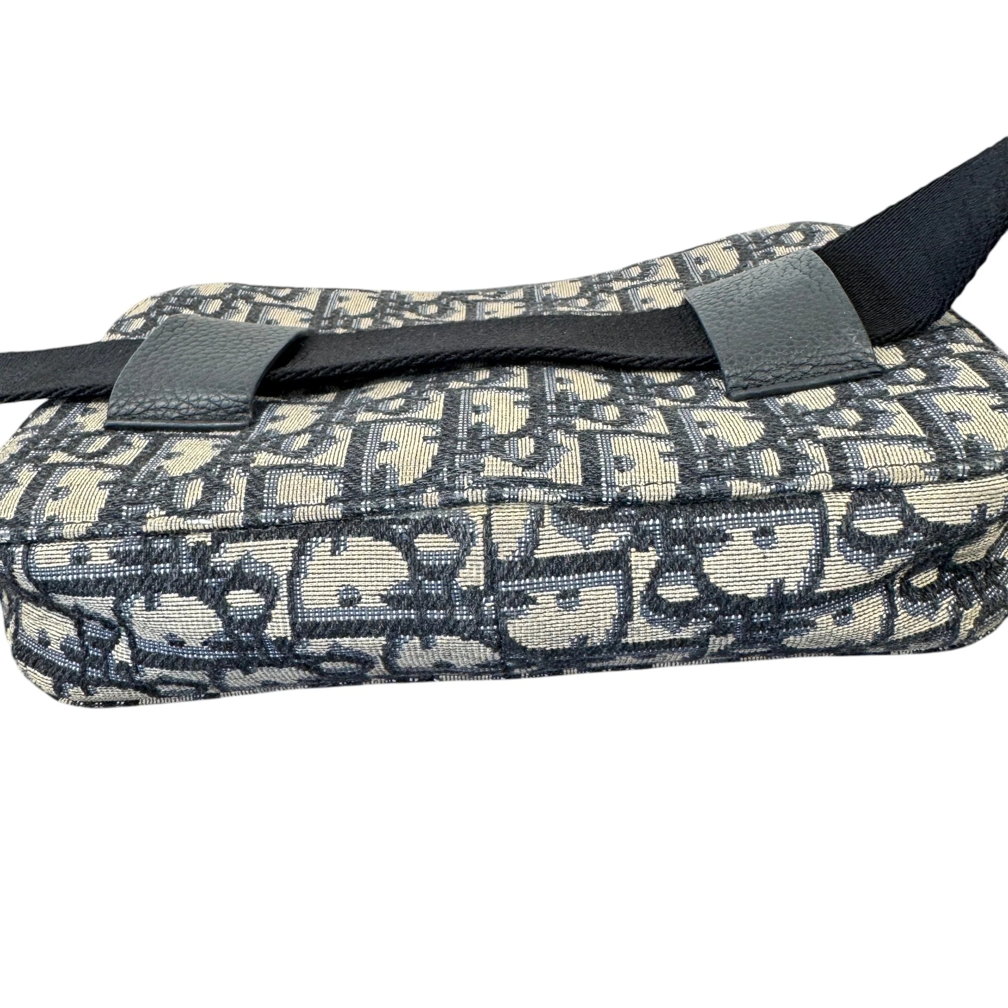 Men's Oblique Safari Messenger Bag Black - Image 7