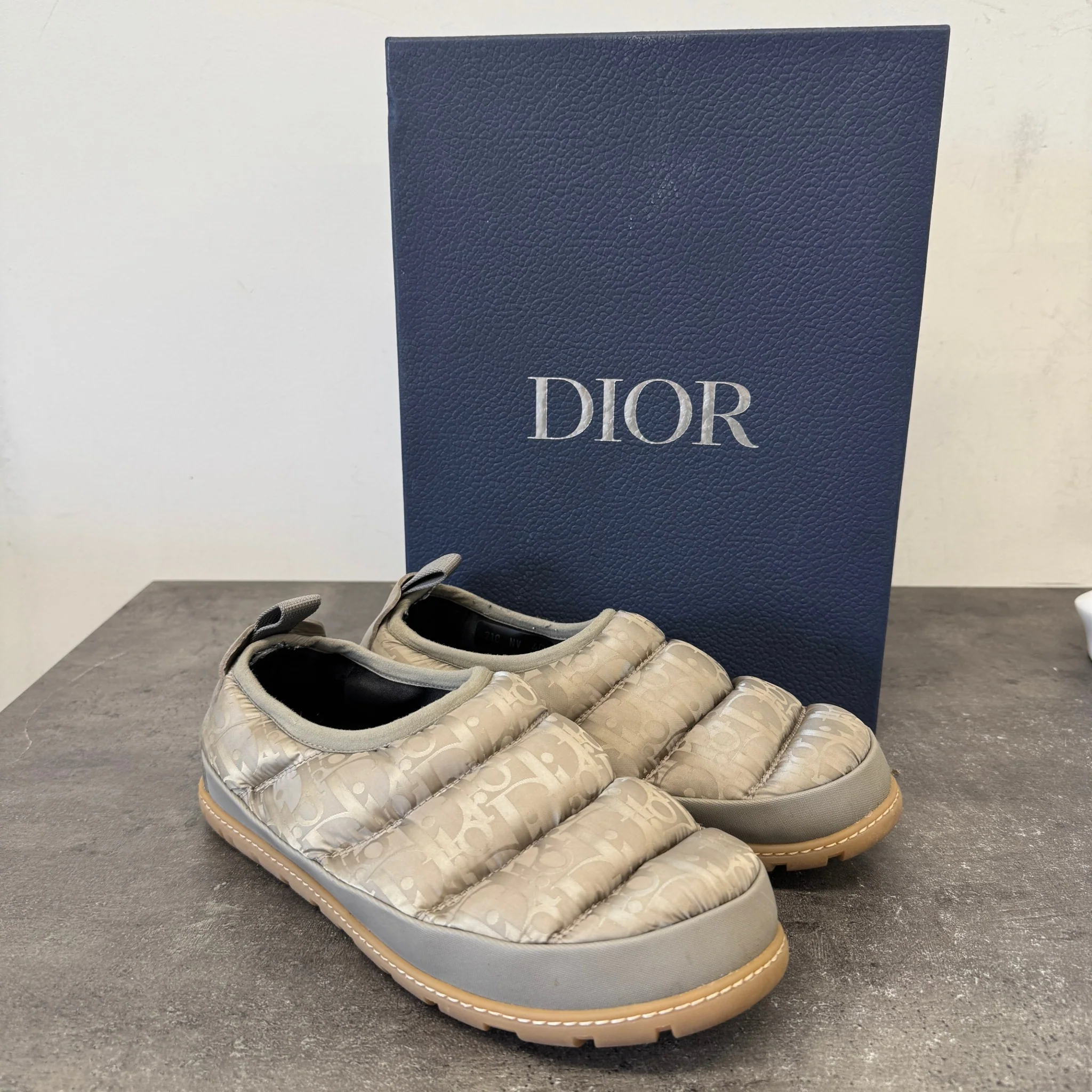 Men's Oblique Snow Slippers Slides Beige Size EU 40 / UK 6 - Image 11