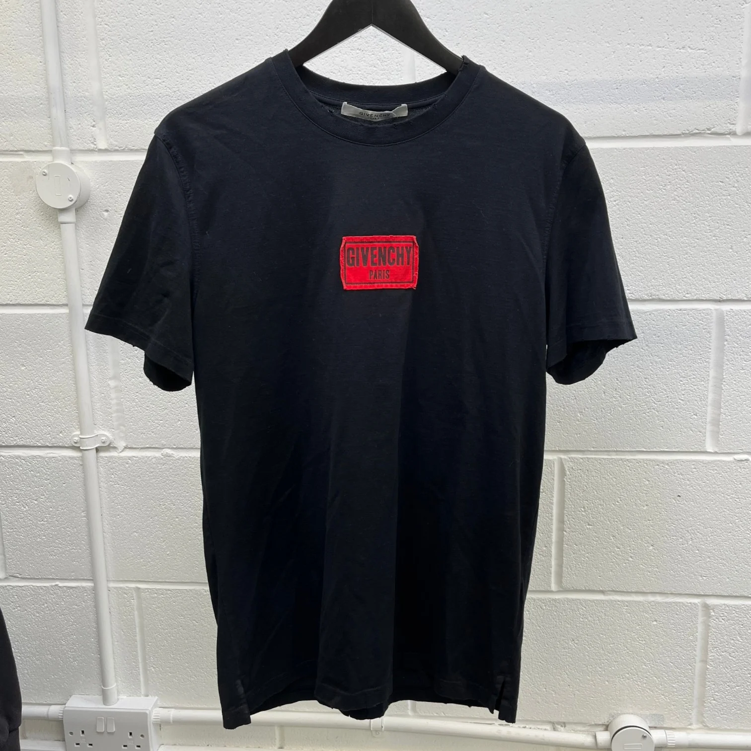 Men's Patch Logo Distressed T-Shirt Black Size L - Image 9