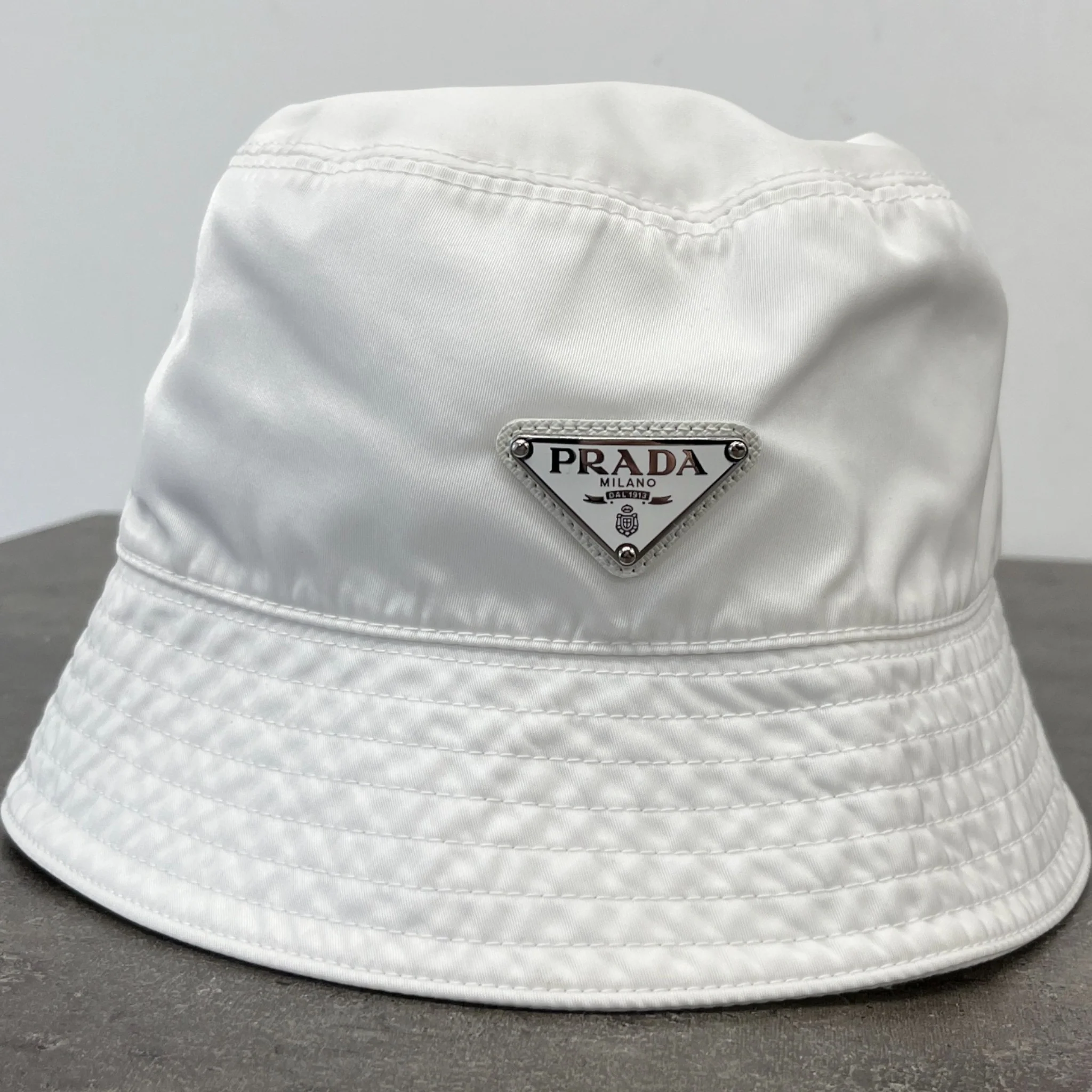 Men's Plaque Logo Bucket Hat White Size XXL - Image 7