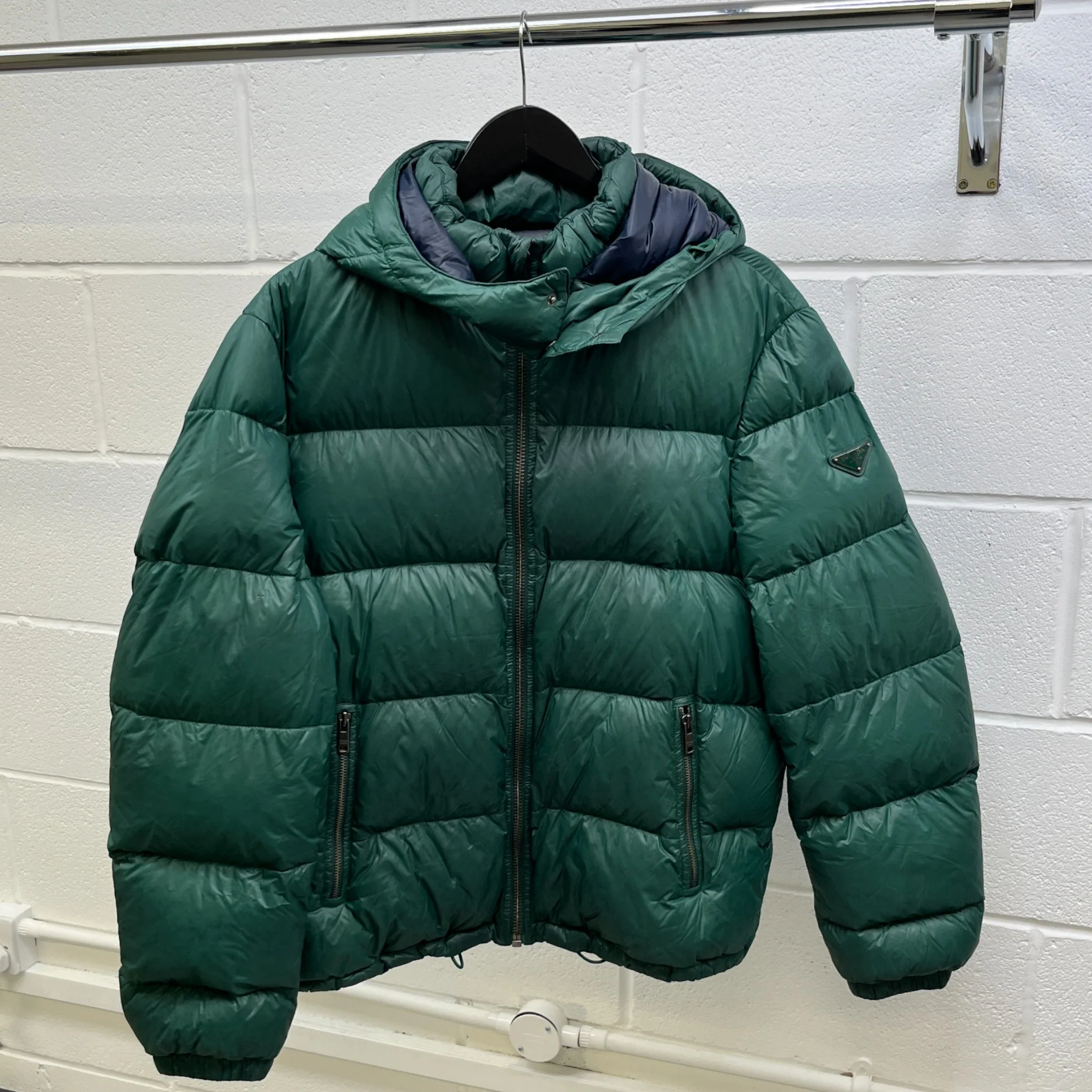 Men's Plaque Logo Down Jacket Green Size IT 52 / XL - Image 9