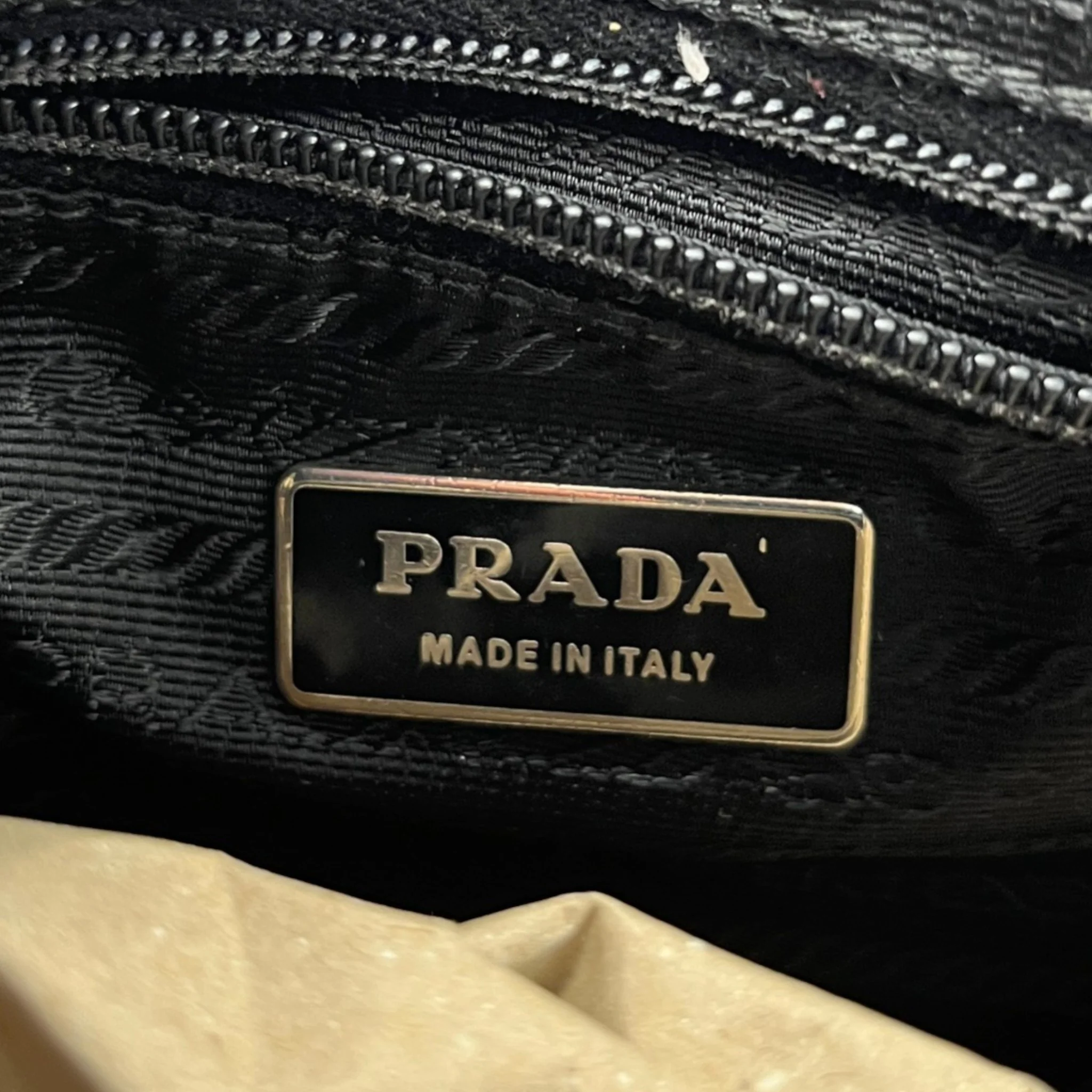 Men's Plaque Logo Messenger Bag Black - Image 8