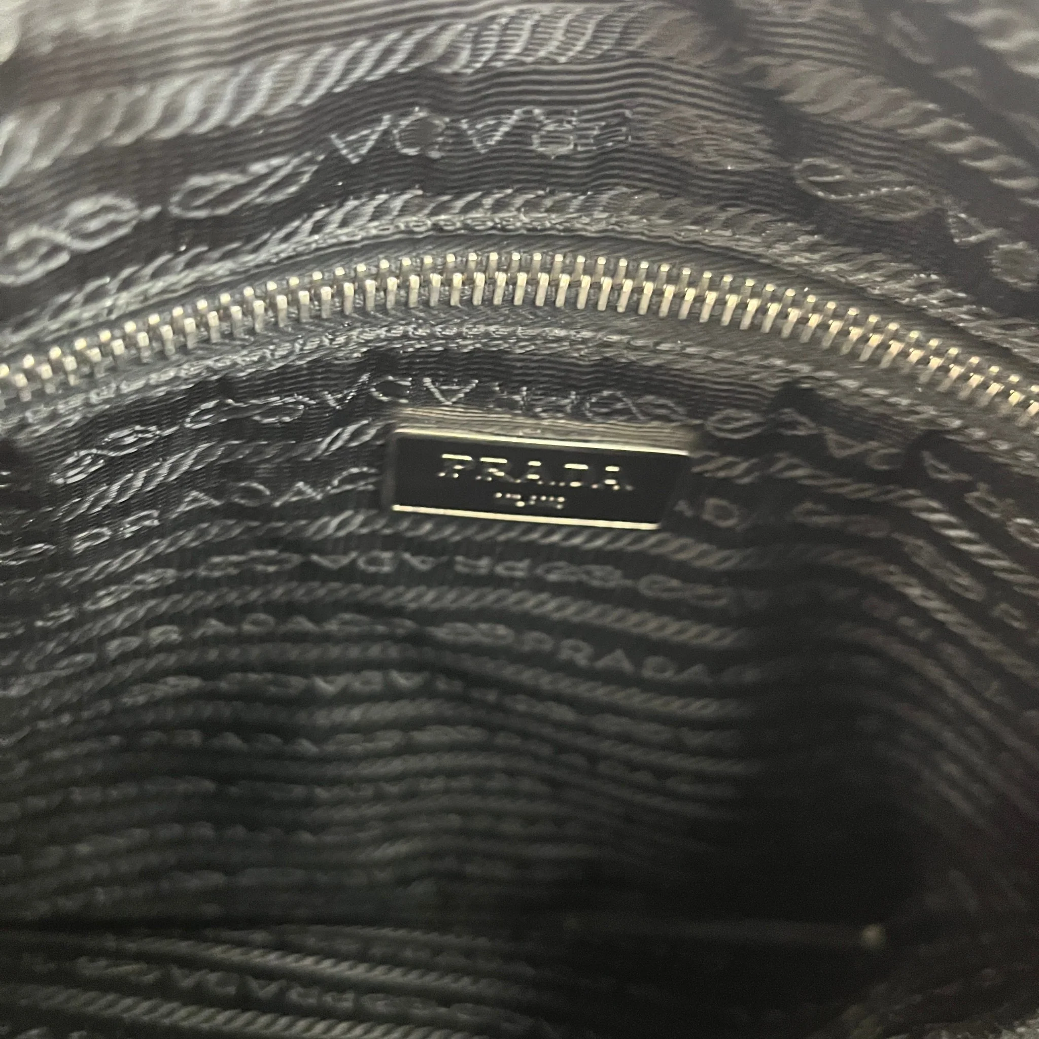 Men's Plaque Logo Re-Nylon Messenger Bag Black - Image 9