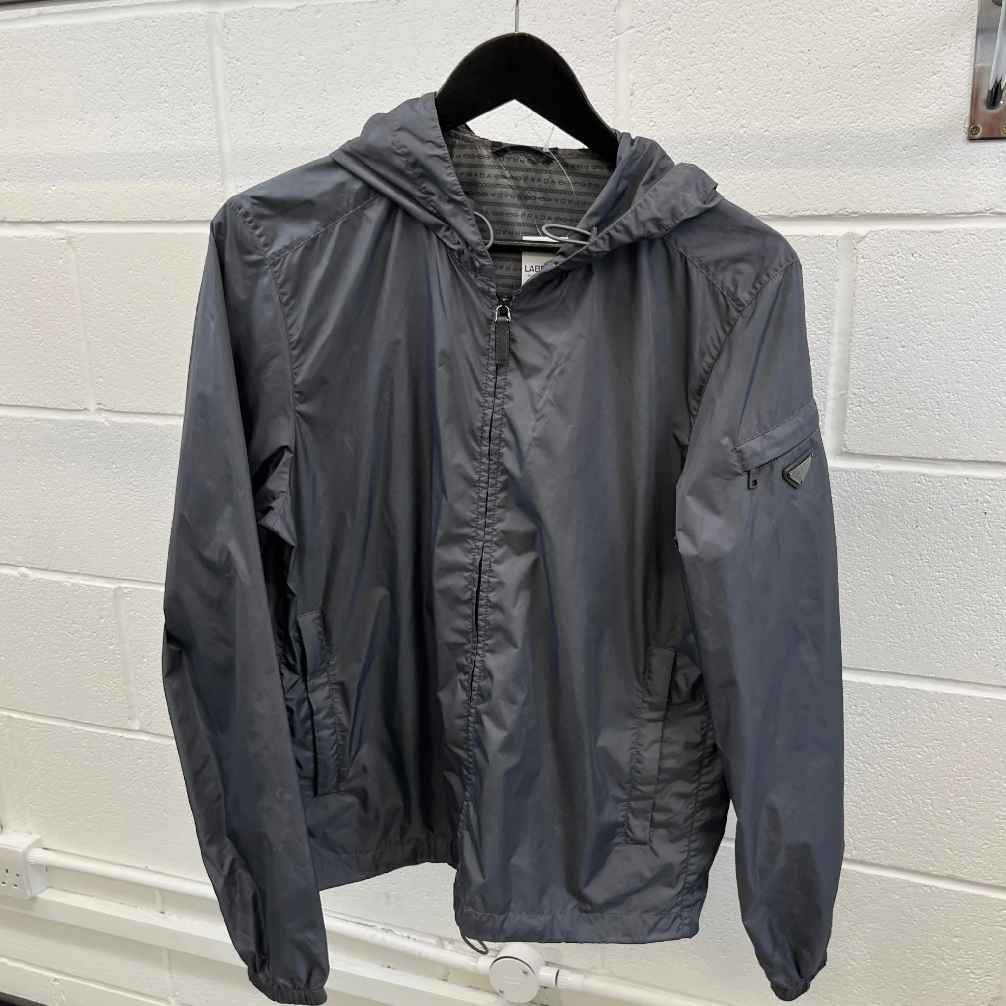 Men's Plaque Logo Windbreaker Grey Size S - Image 9