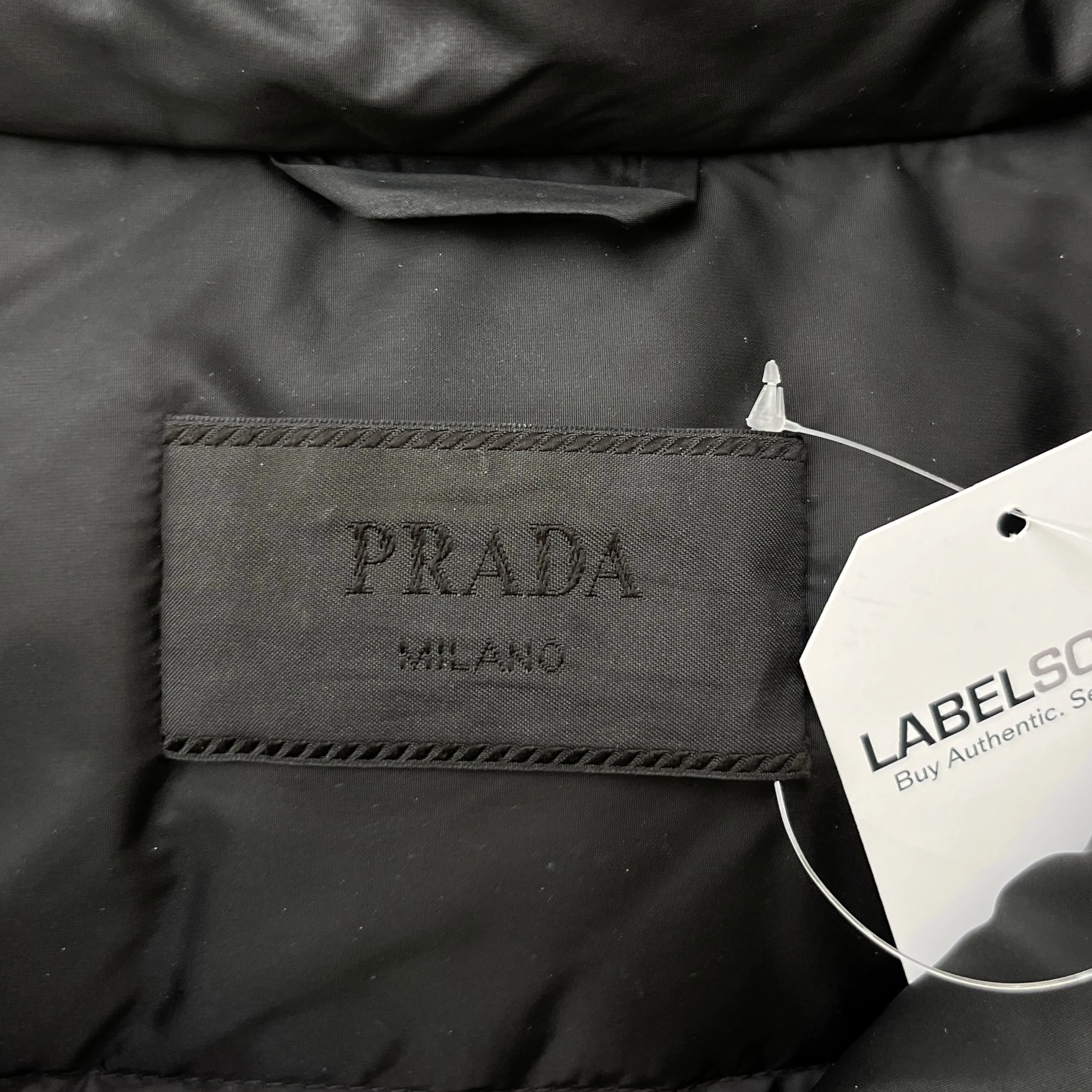 Men's Re-Nylon Plaque Logo Down Jacket Black Size IT 48 / M - Image 7