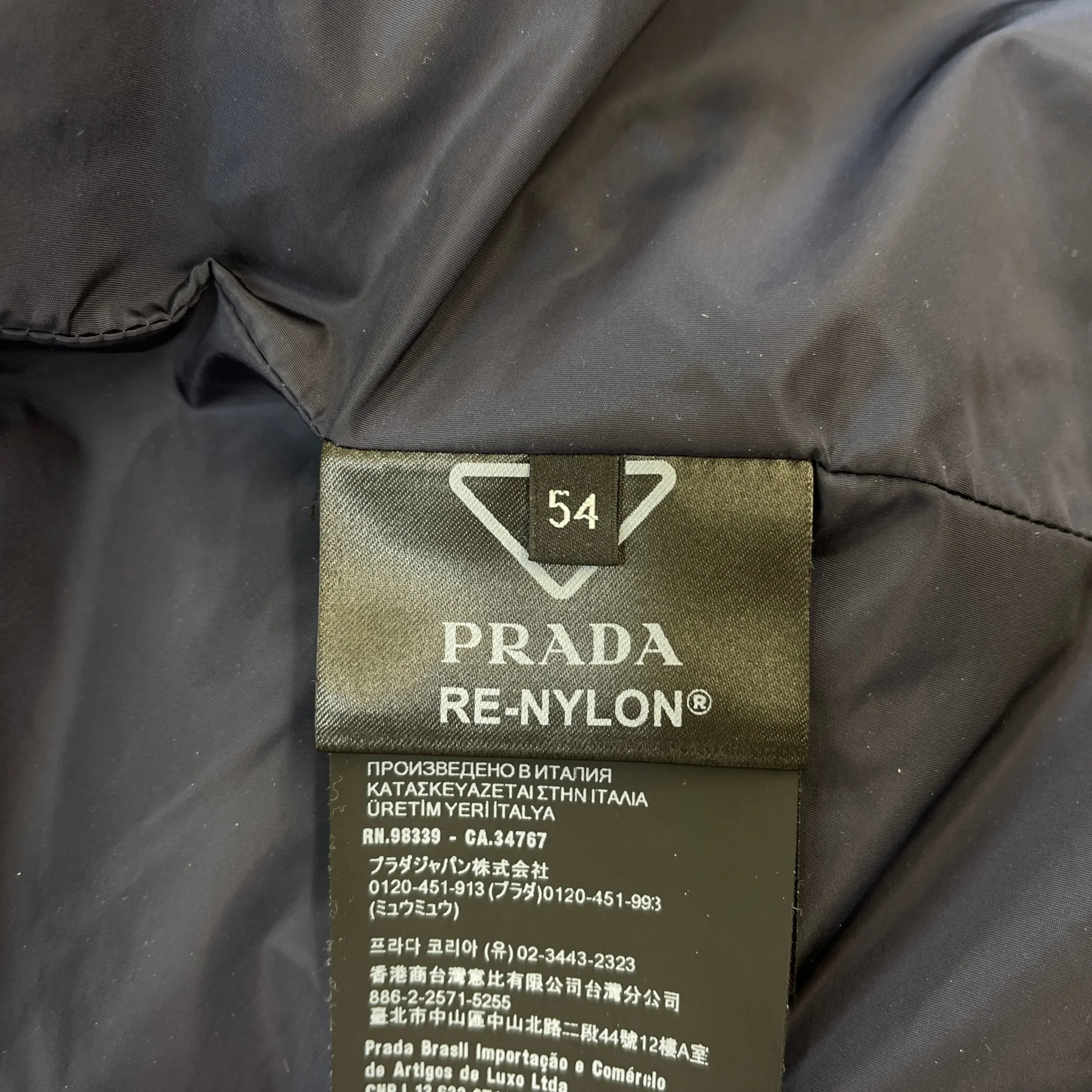Men's Re-Nylon Plaque Logo Jacket Navy Size IT 54 / XXL - Image 7