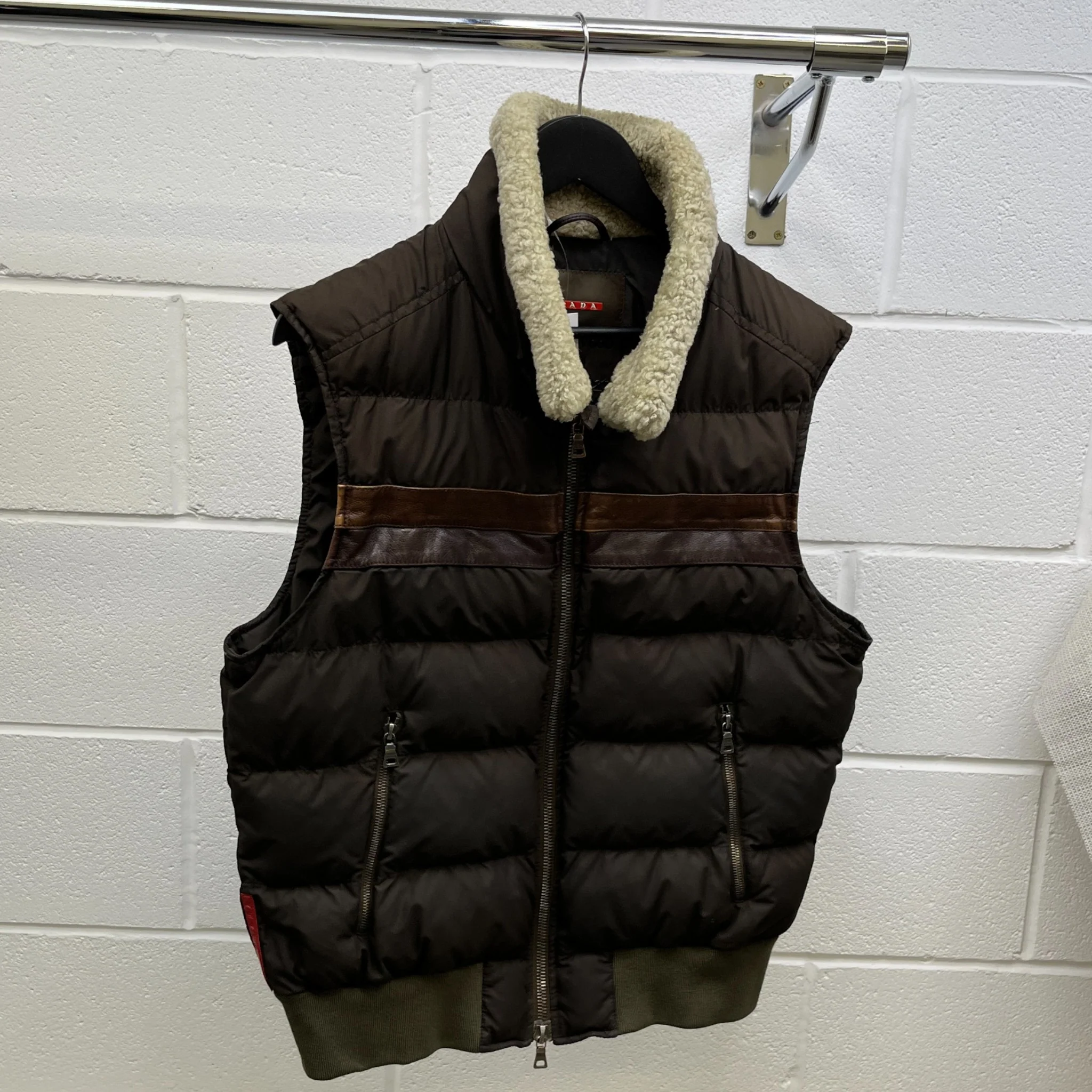 Men's Red Tab Logo Sheepskin Collar Gilet Brown Size IT 52 / XL - Image 10