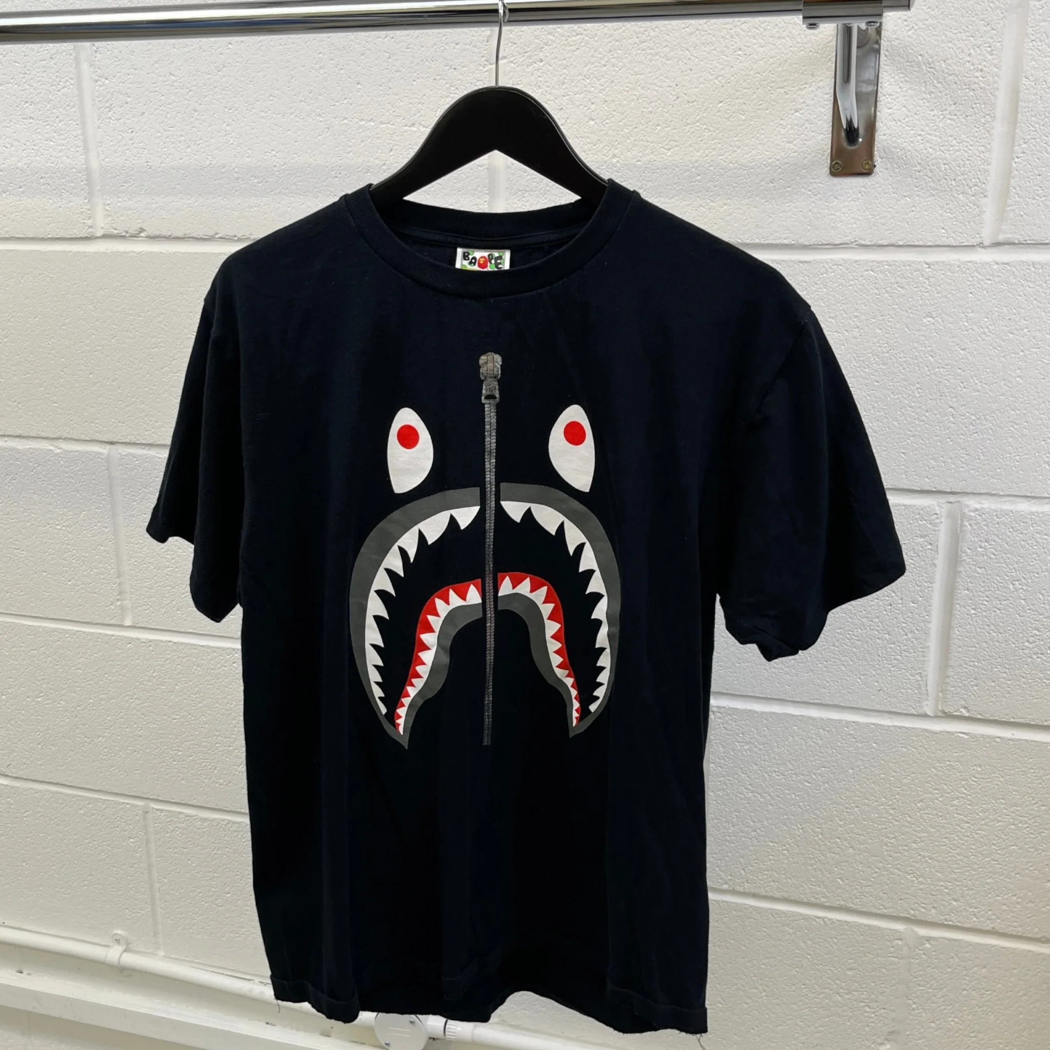 Men's Shark Print T-Shirt Black Size L - Image 9