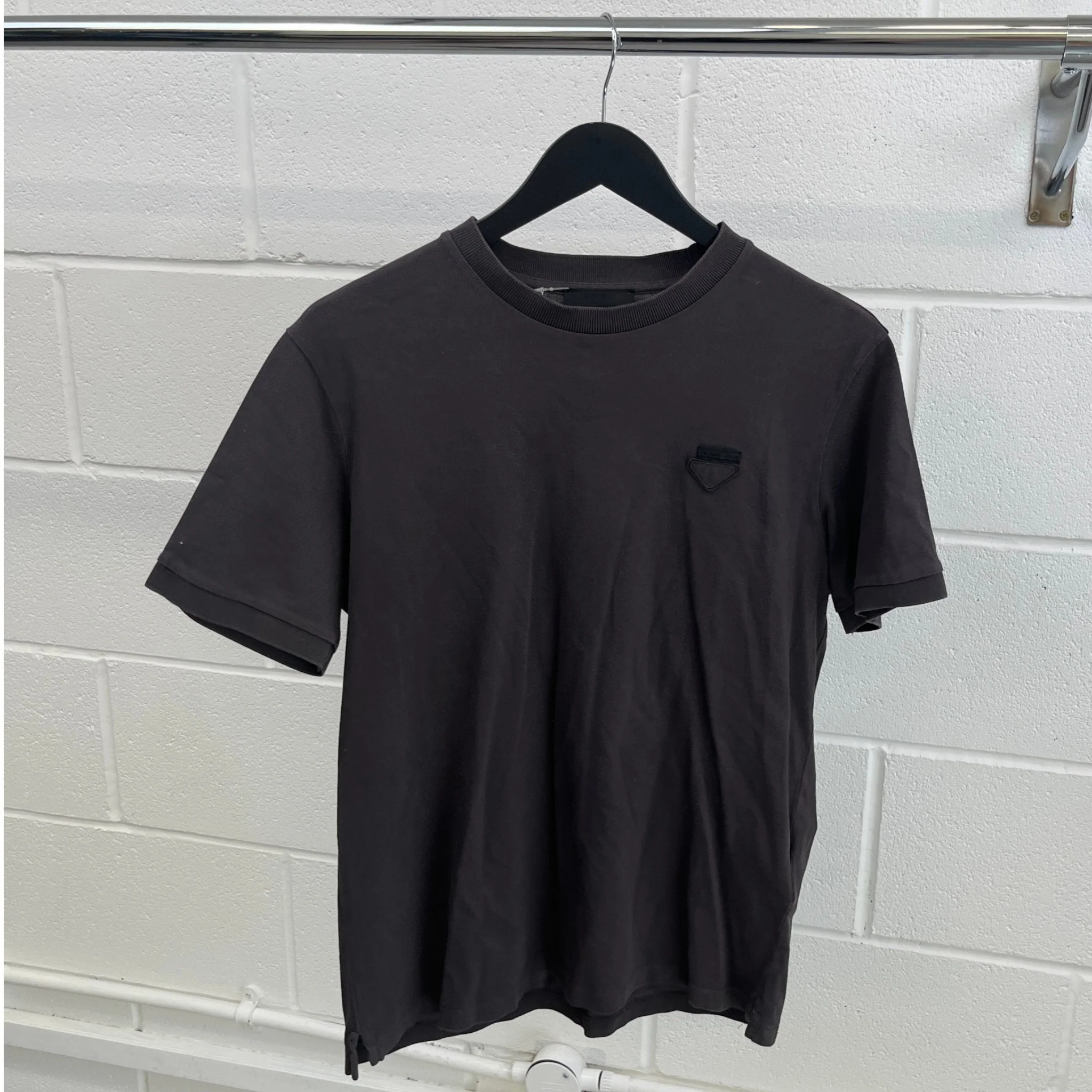Men's Triangle Logo T-Shirt Grey Size M - Image 8