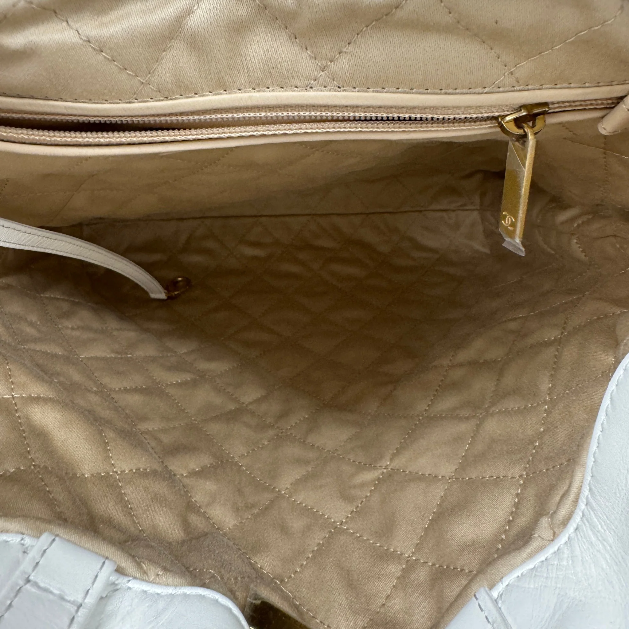 Women's 22 Backpack White - Image 10