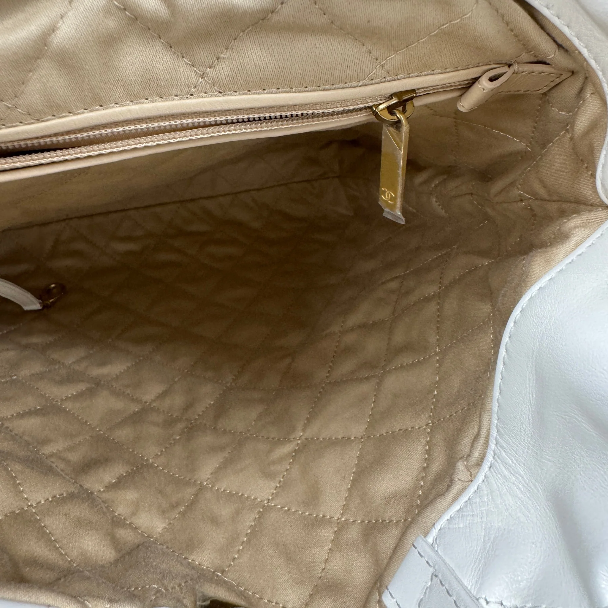 Women's 22 Backpack White - Image 11